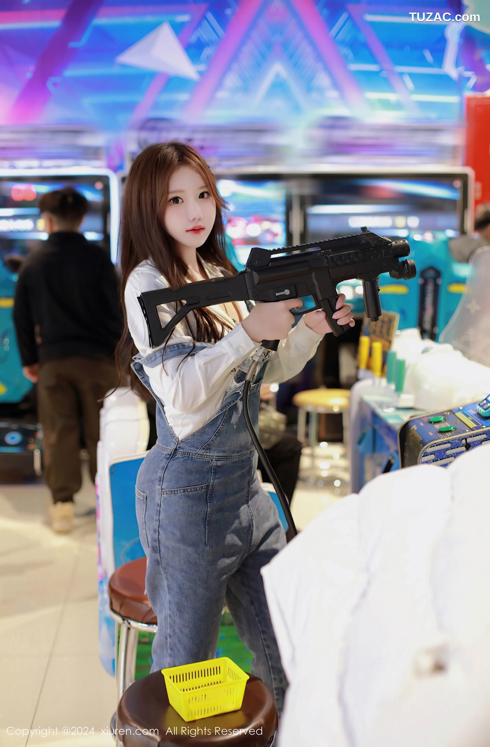 XiuRen秀人网-8087-小薯条nienie-电玩店场景白衫牛仔裤爆乳露出-2024.02.07