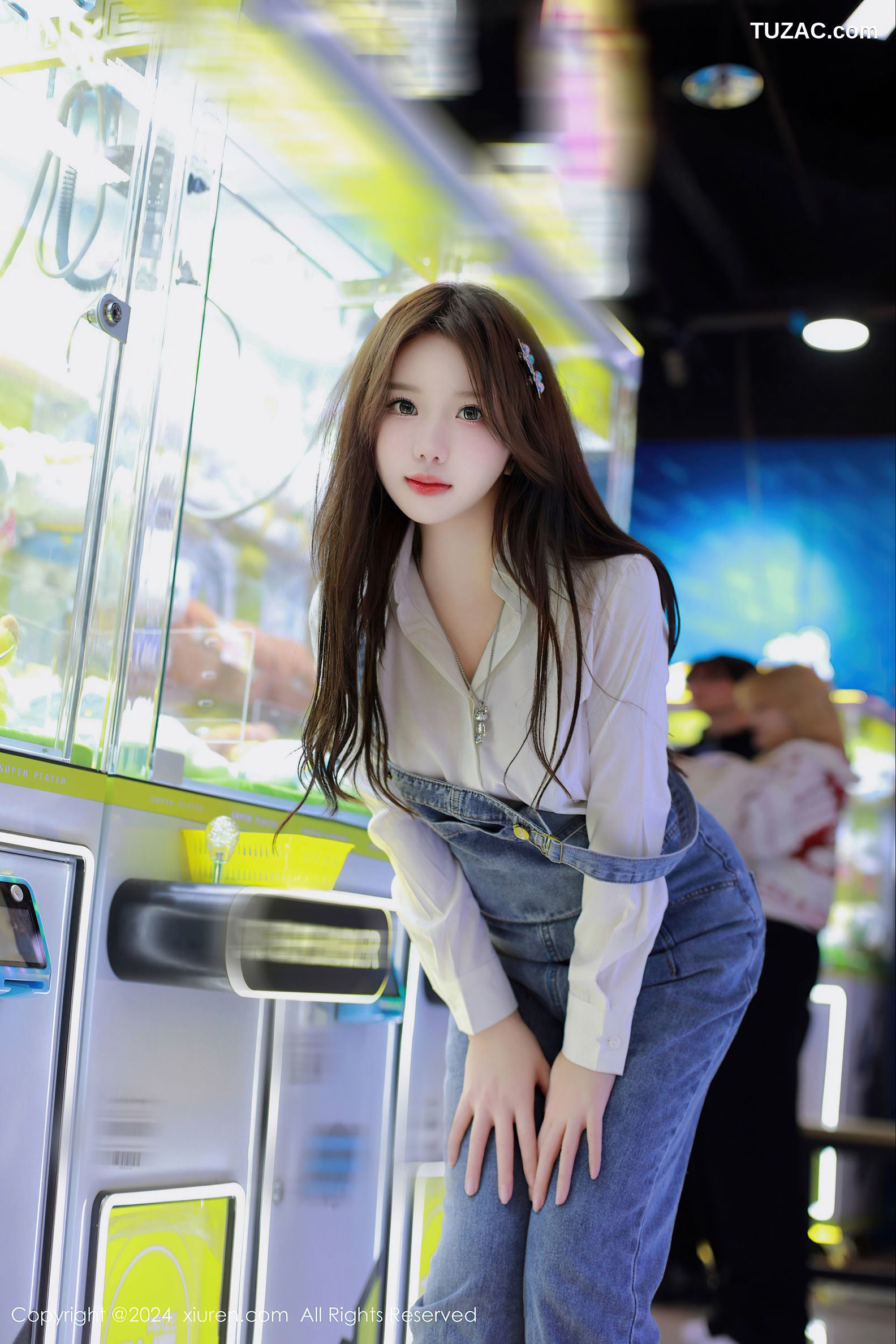 XiuRen秀人网-8087-小薯条nienie-电玩店场景白衫牛仔裤爆乳露出-2024.02.07
