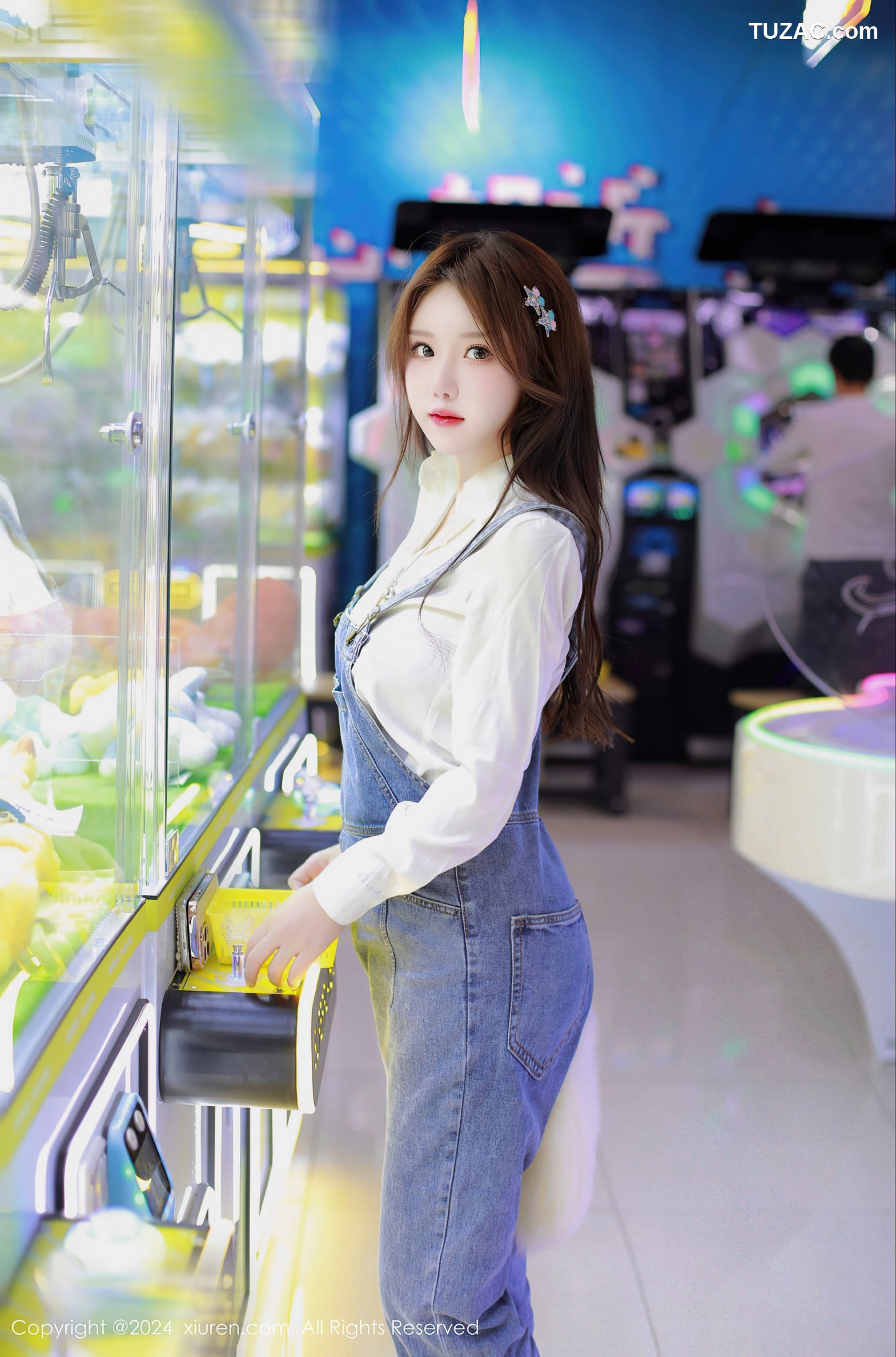 XiuRen秀人网-8087-小薯条nienie-电玩店场景白衫牛仔裤爆乳露出-2024.02.07