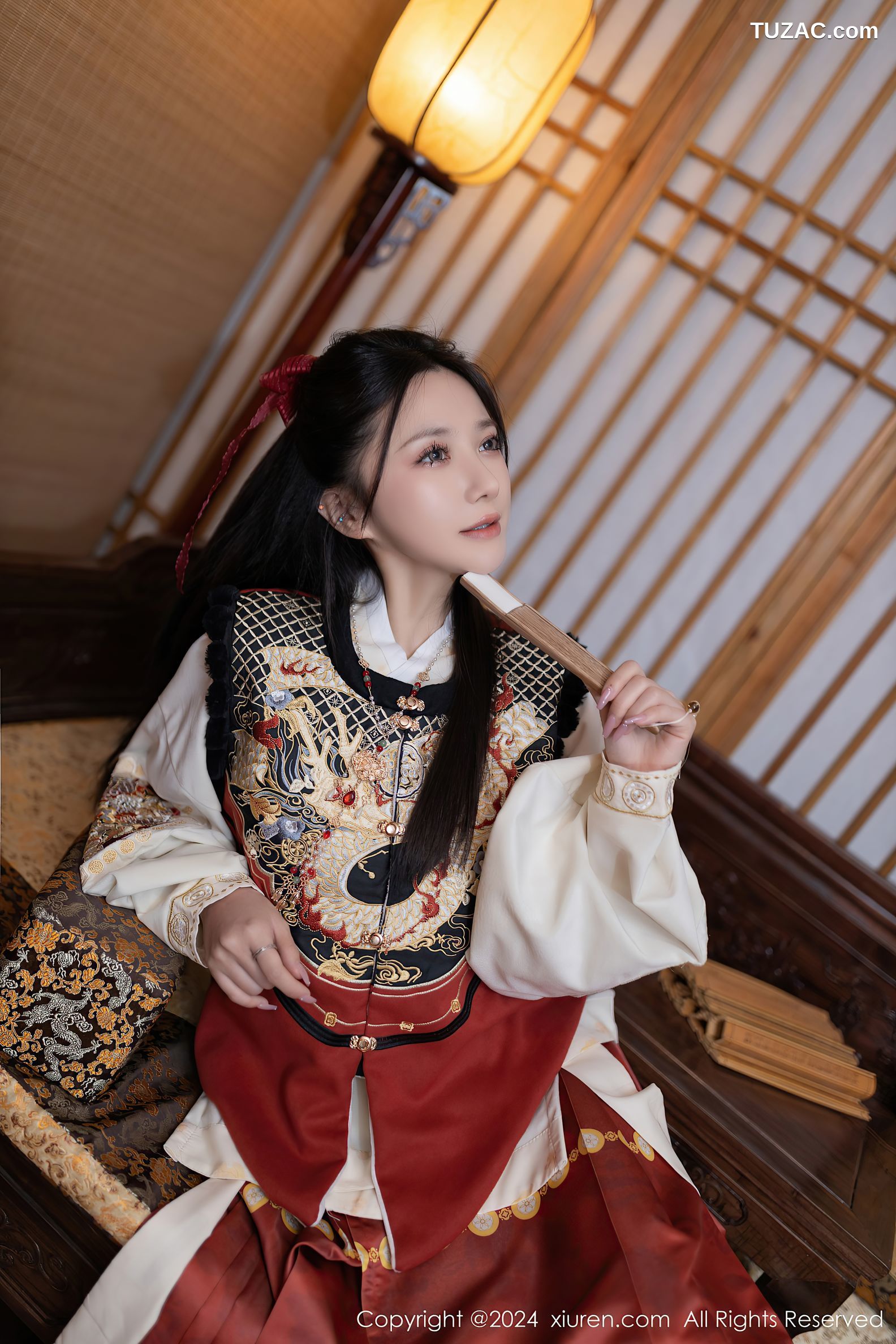 XiuRen秀人网-8095-鱼子酱Fish-贺新春主题宫装红肚兜-2024.02.08