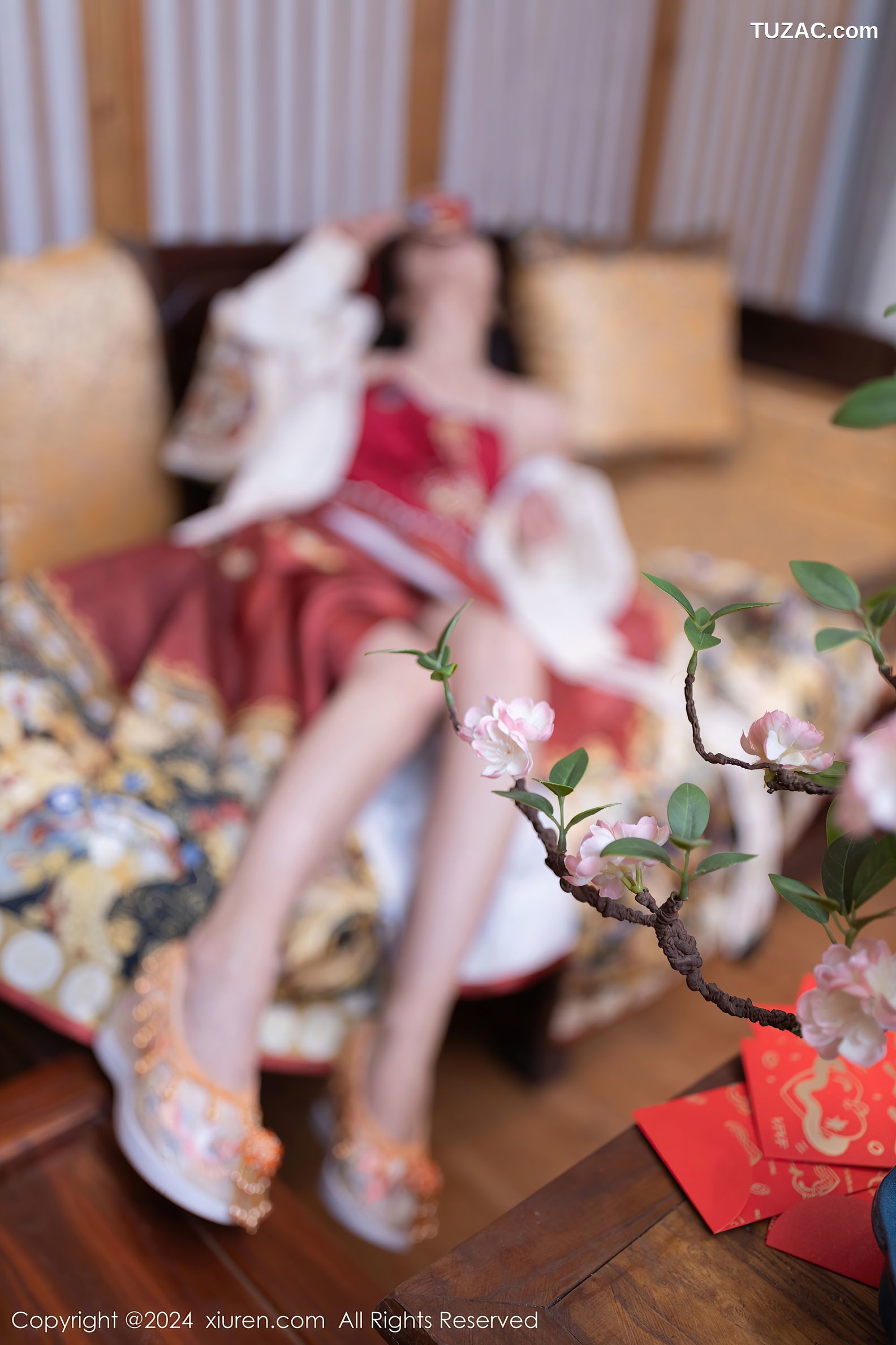 XiuRen秀人网-8095-鱼子酱Fish-贺新春主题宫装红肚兜-2024.02.08