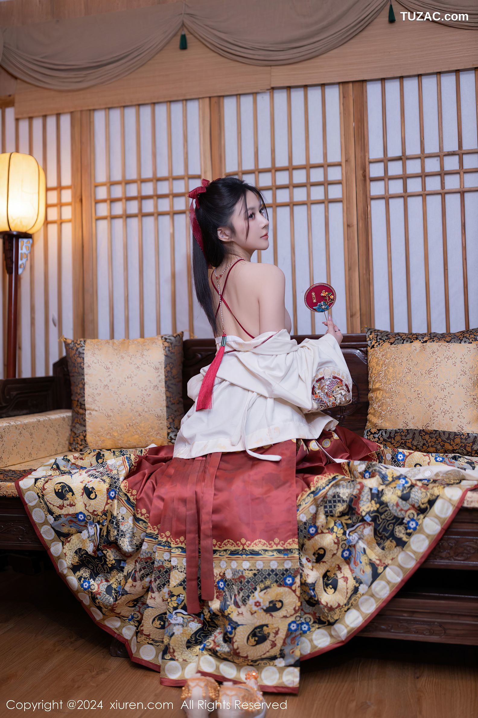 XiuRen秀人网-8095-鱼子酱Fish-贺新春主题宫装红肚兜-2024.02.08