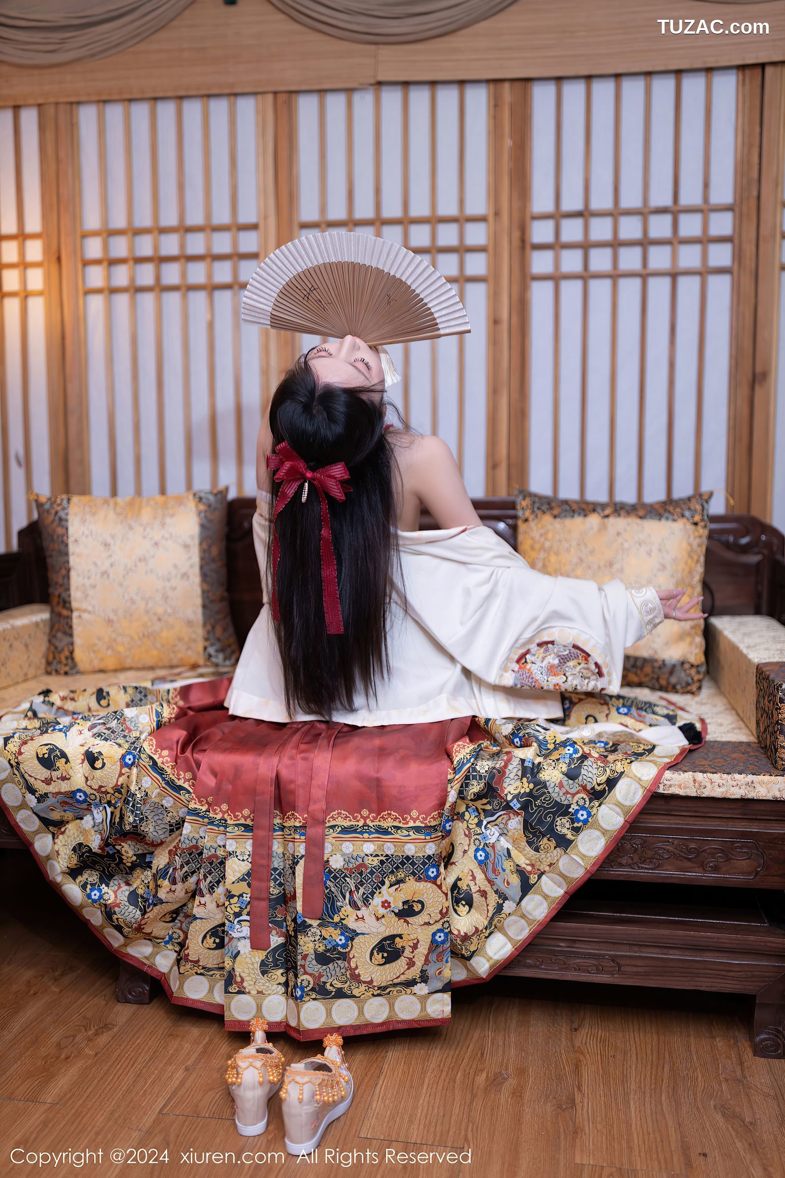 XiuRen秀人网-8095-鱼子酱Fish-贺新春主题宫装红肚兜-2024.02.08