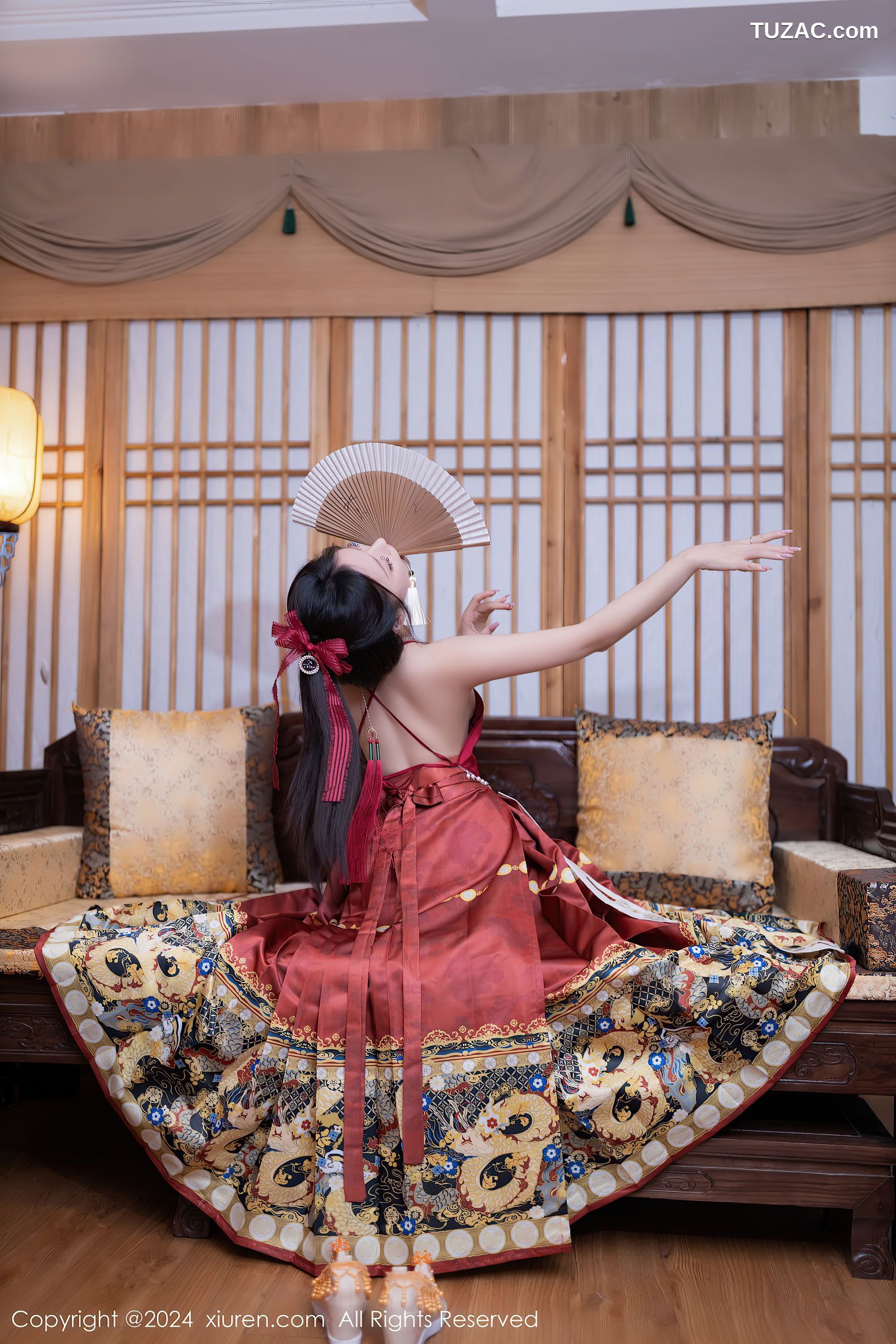 XiuRen秀人网-8095-鱼子酱Fish-贺新春主题宫装红肚兜-2024.02.08