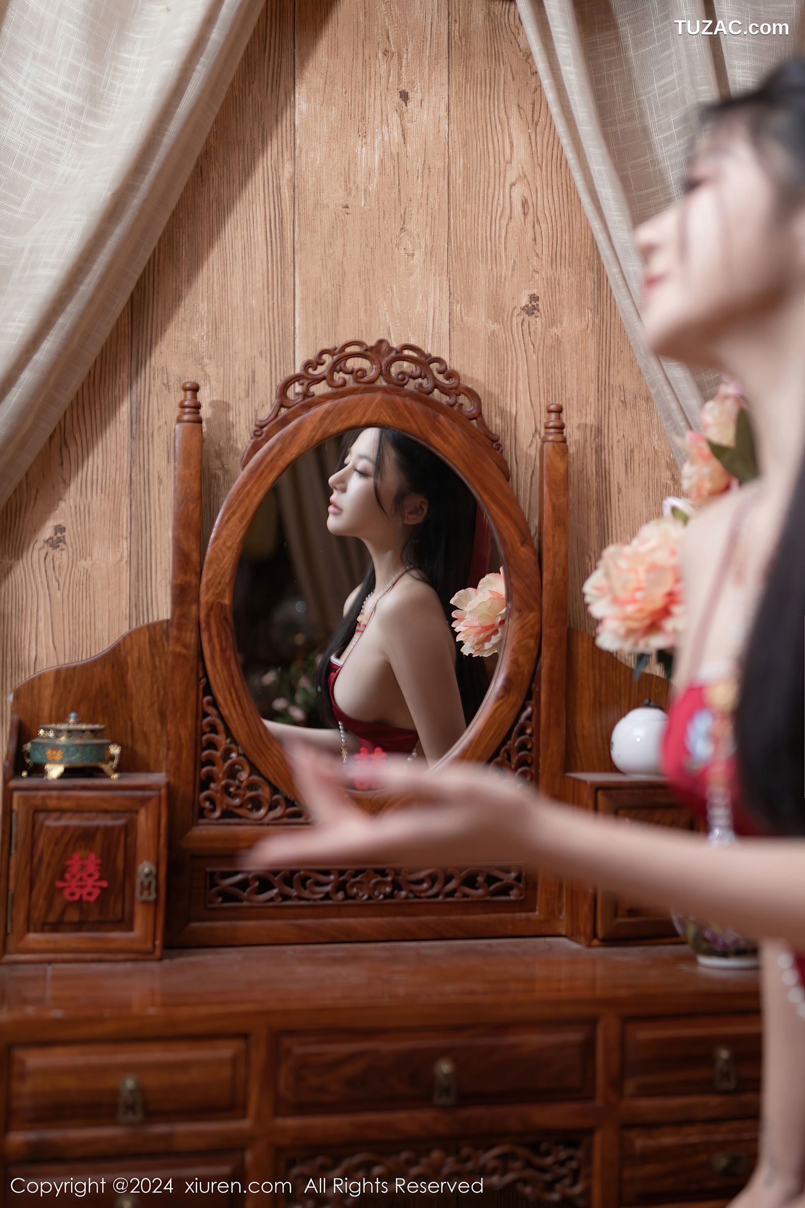 XiuRen秀人网-8095-鱼子酱Fish-贺新春主题宫装红肚兜-2024.02.08