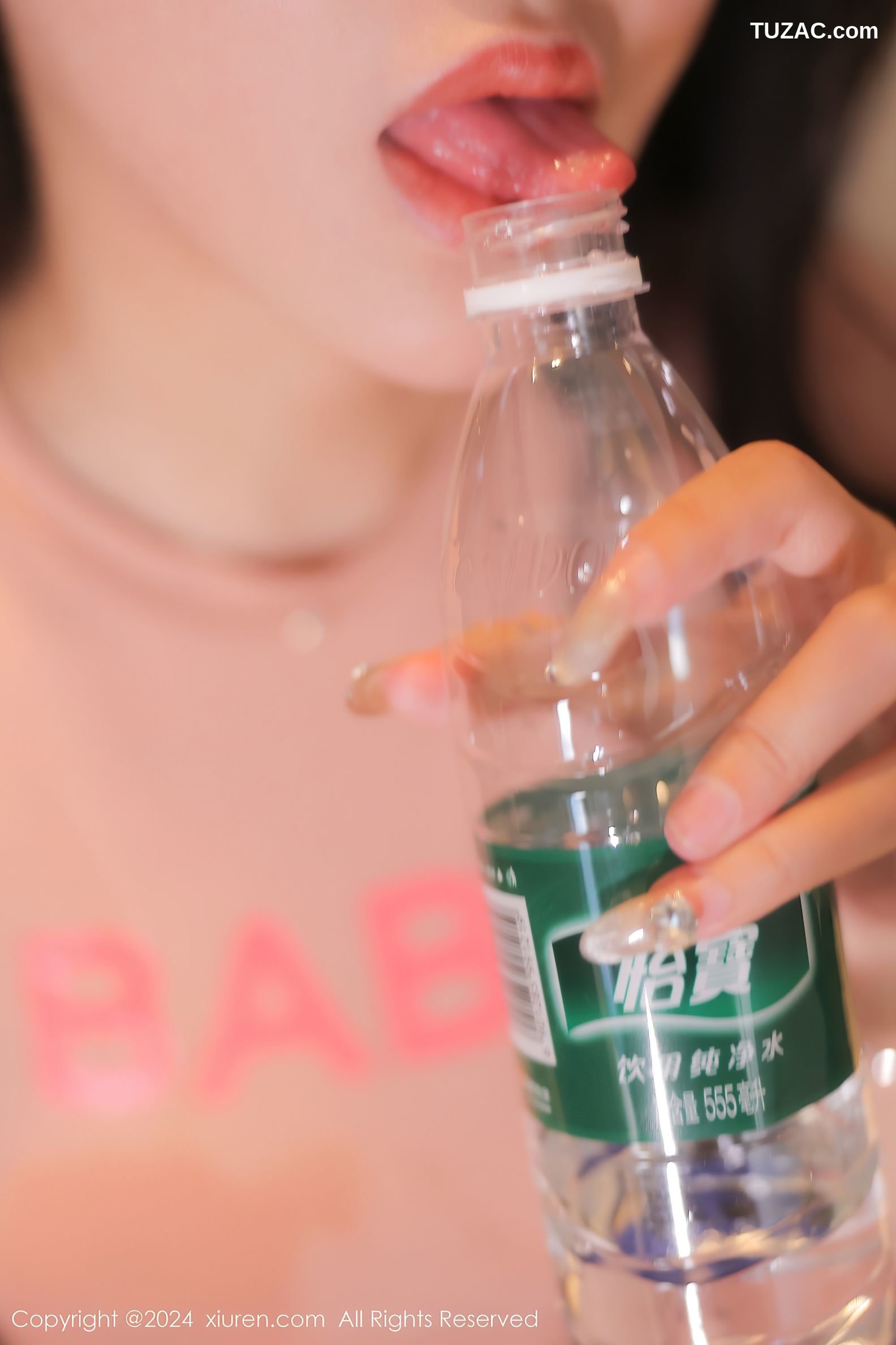 XiuRen秀人网-8100-李若汐-健身馆肉色T蓝色运动裤爆乳-2024.02.18