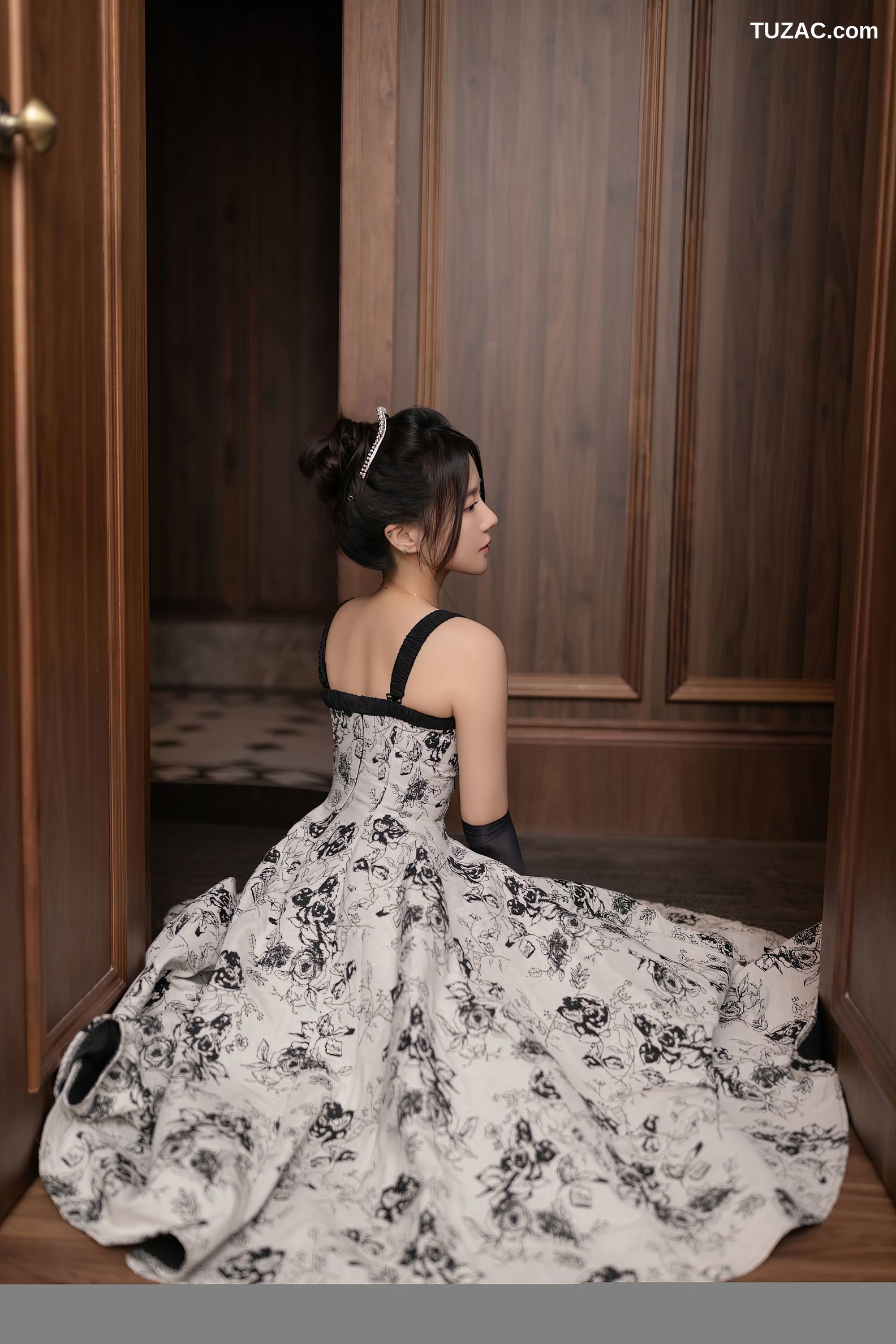 XiuRen秀人网-8109-鱼子酱Fish-生日主题-黑白长裙黑蕾丝内衣黑丝-2024.02.19