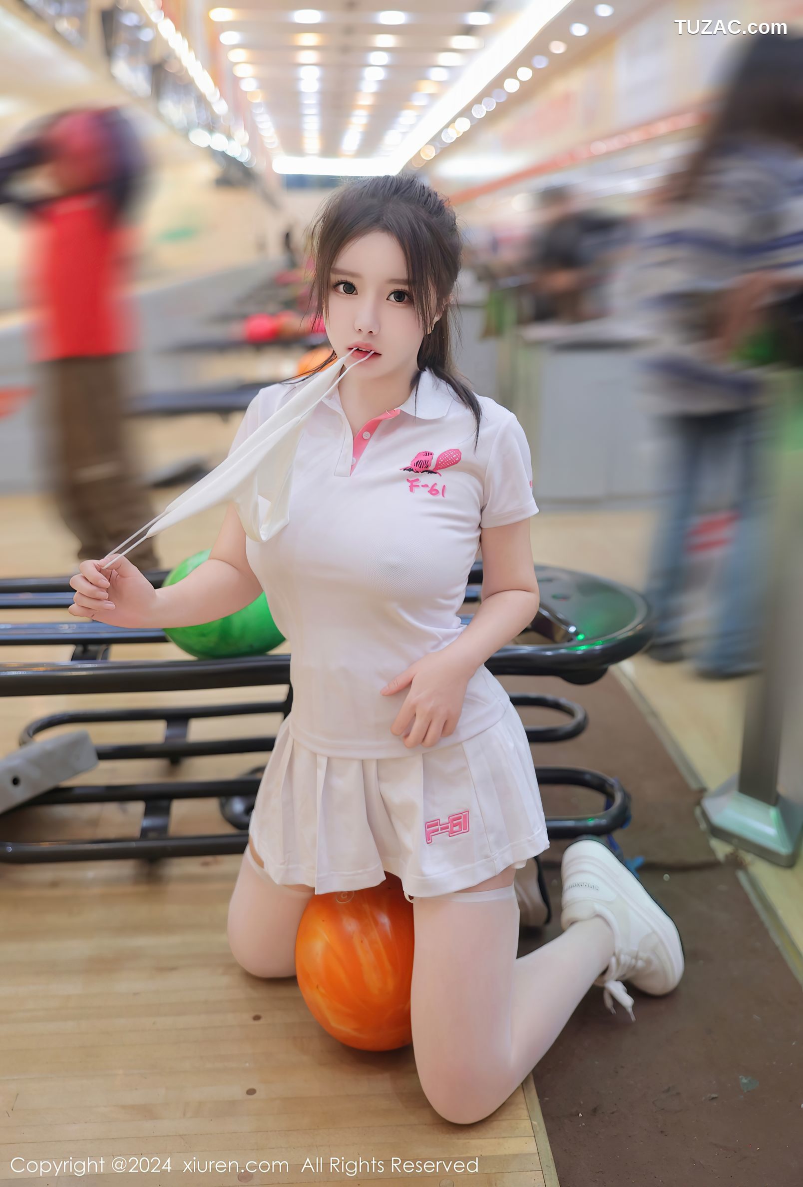 XiuRen秀人网-8118-小薯条nienie-保龄球馆白T短裙露出-2024.02.20
