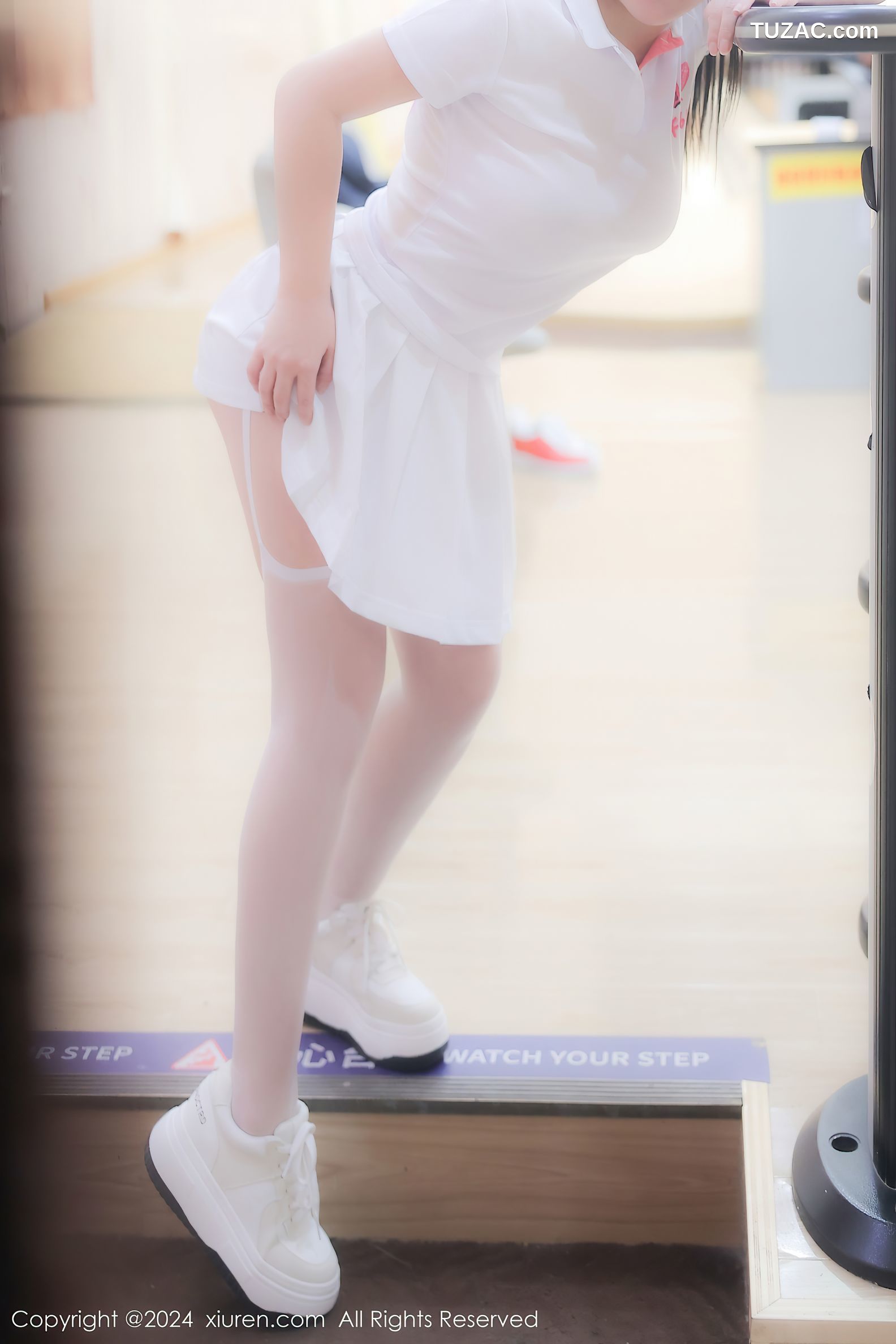 XiuRen秀人网-8118-小薯条nienie-保龄球馆白T短裙露出-2024.02.20