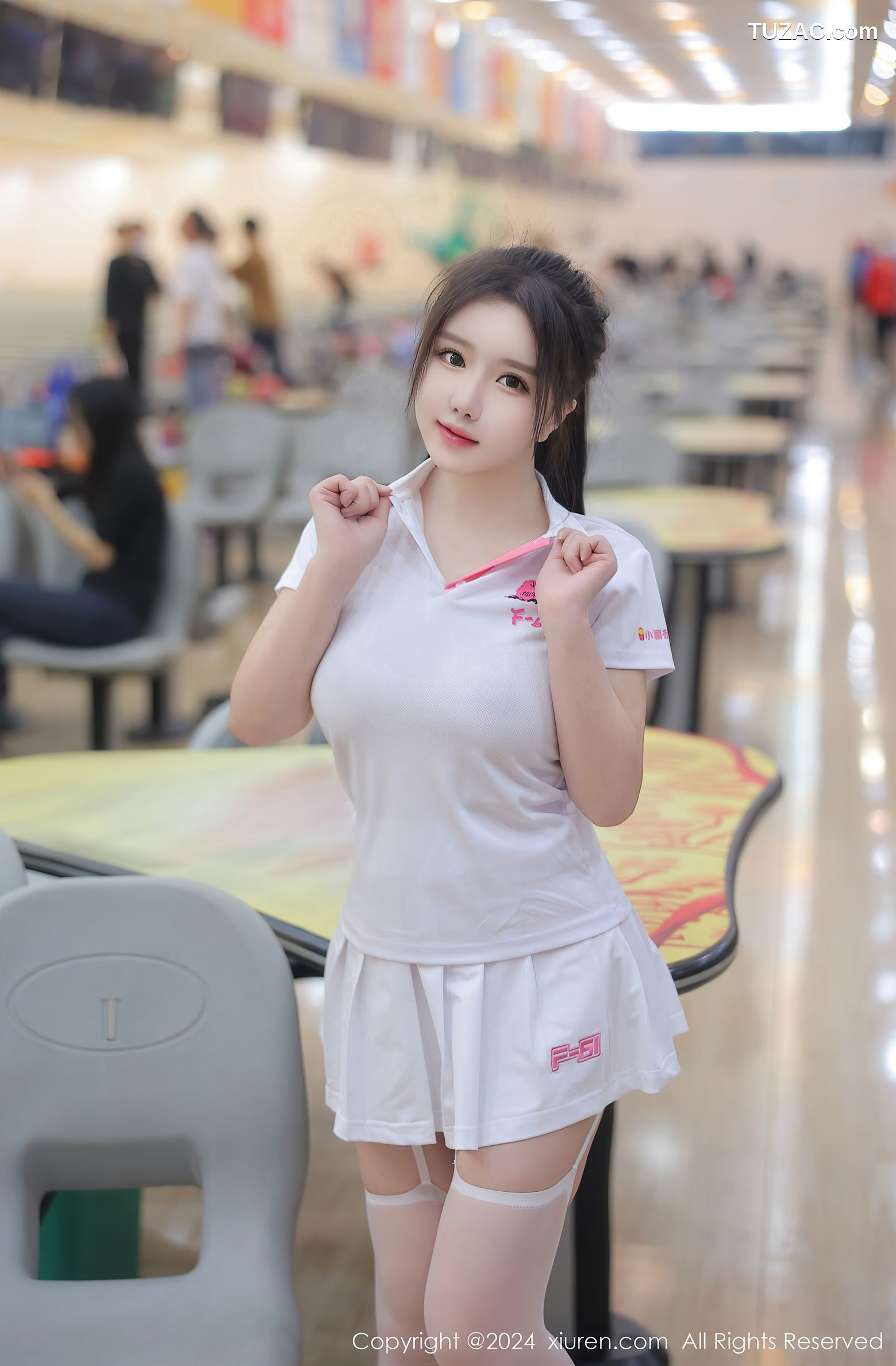XiuRen秀人网-8118-小薯条nienie-保龄球馆白T短裙露出-2024.02.20