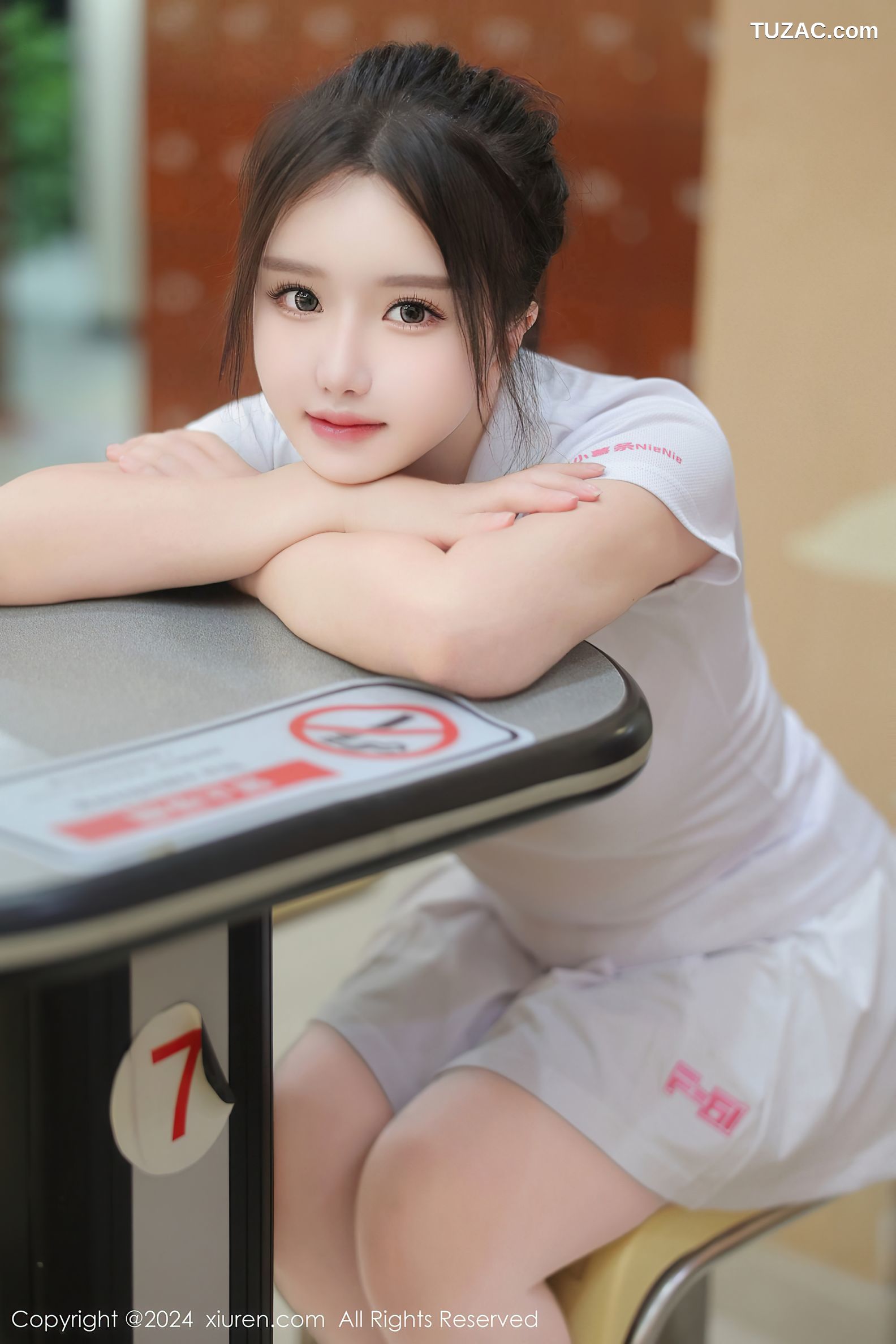 XiuRen秀人网-8118-小薯条nienie-保龄球馆白T短裙露出-2024.02.20