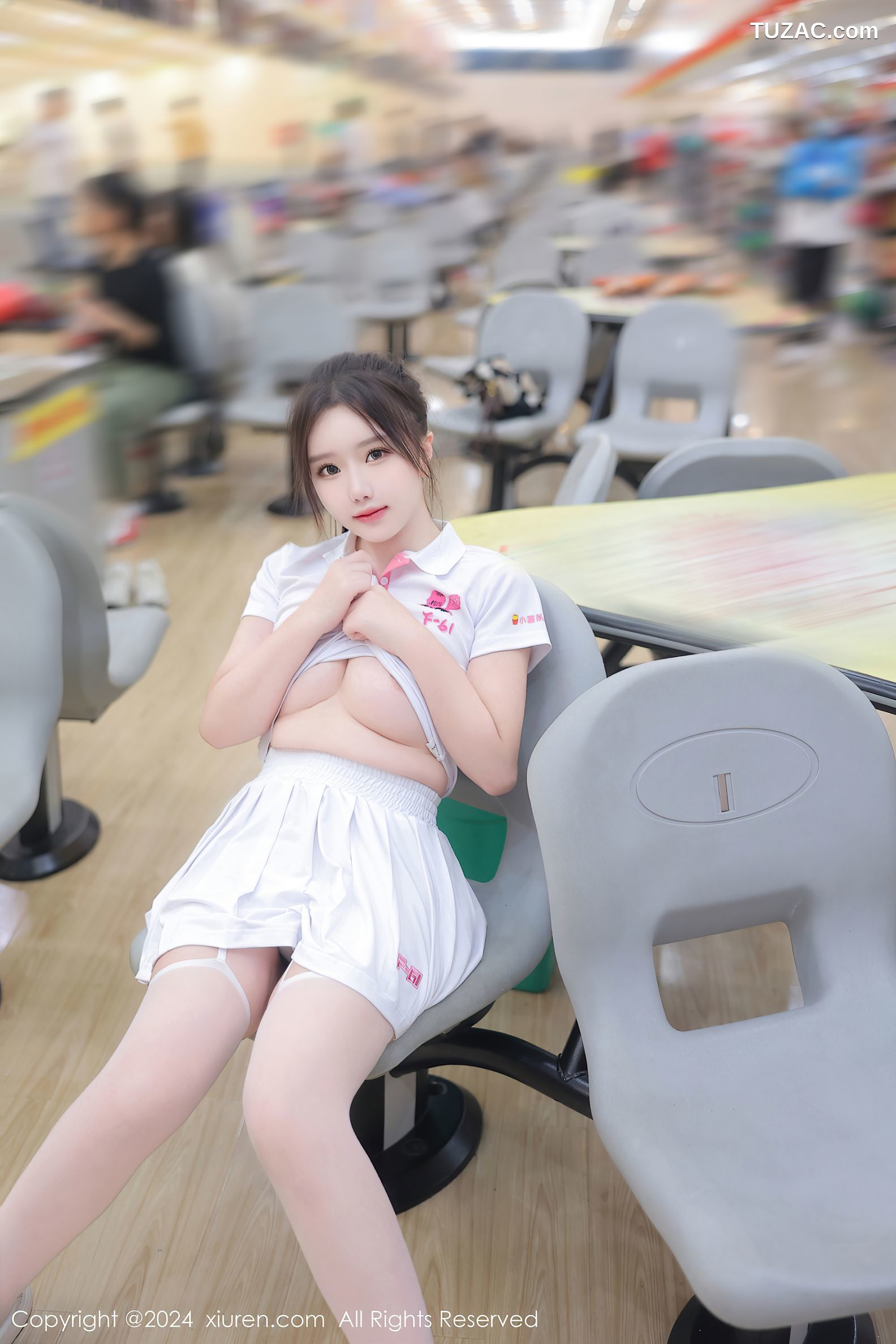 XiuRen秀人网-8118-小薯条nienie-保龄球馆白T短裙露出-2024.02.20