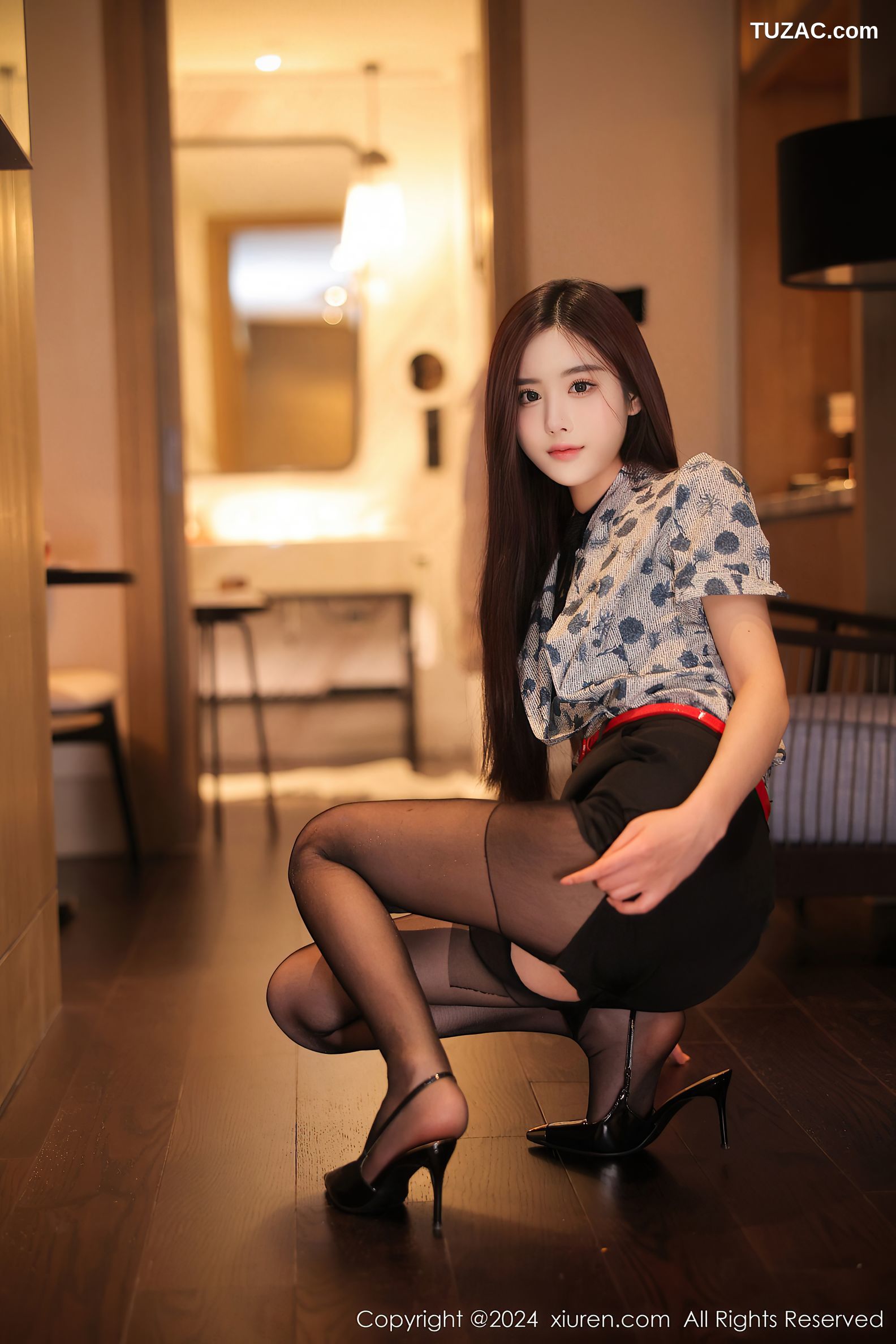 XiuRen秀人网-8125-晚苏susu-空姐制服黑丝黑蕾丝轻透情趣内衣-2024.02.22