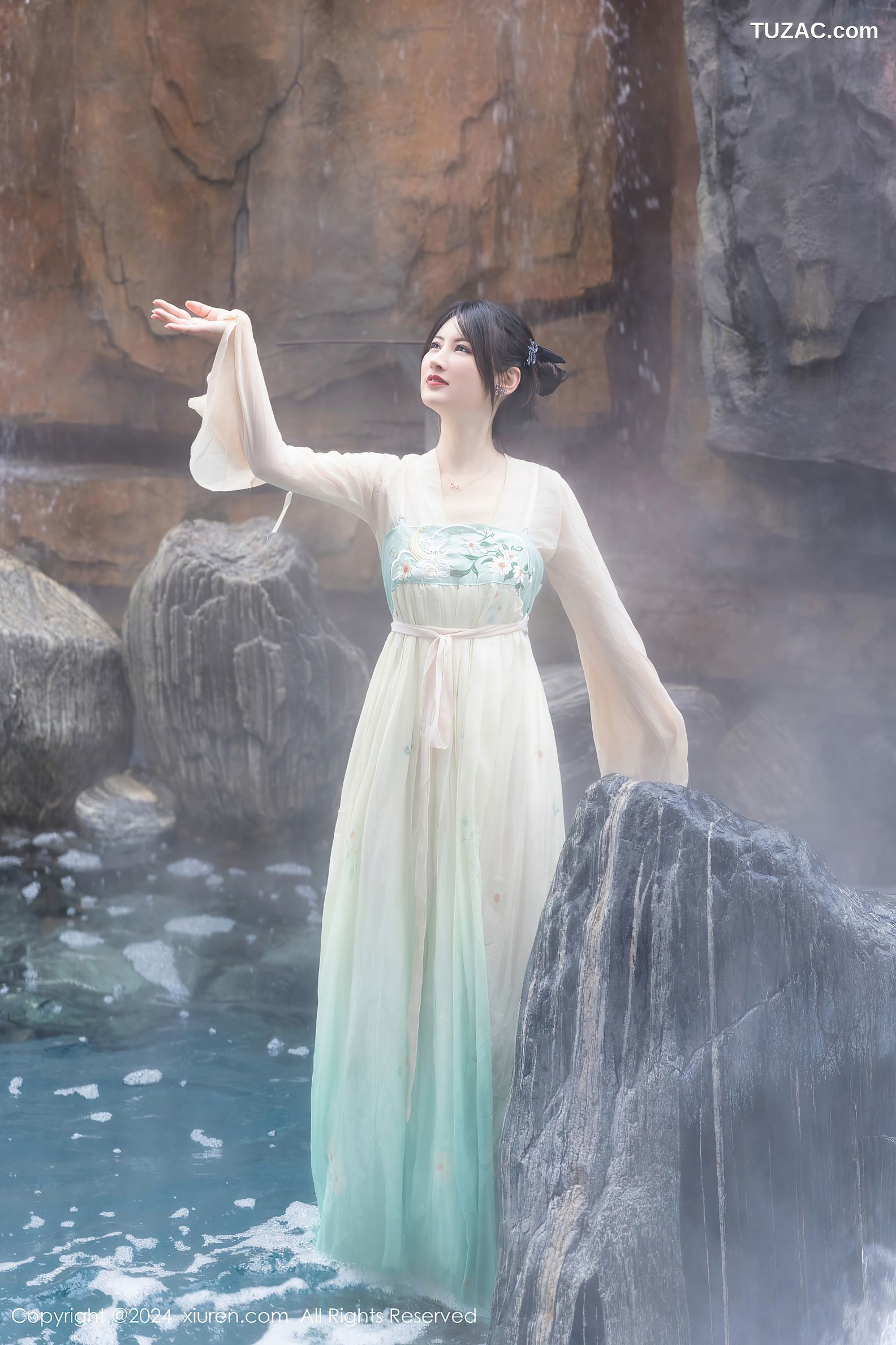 XiuRen秀人网-8128-诗诗kiki-淡绿古风裙装戏水滴蜡-2024.02.22