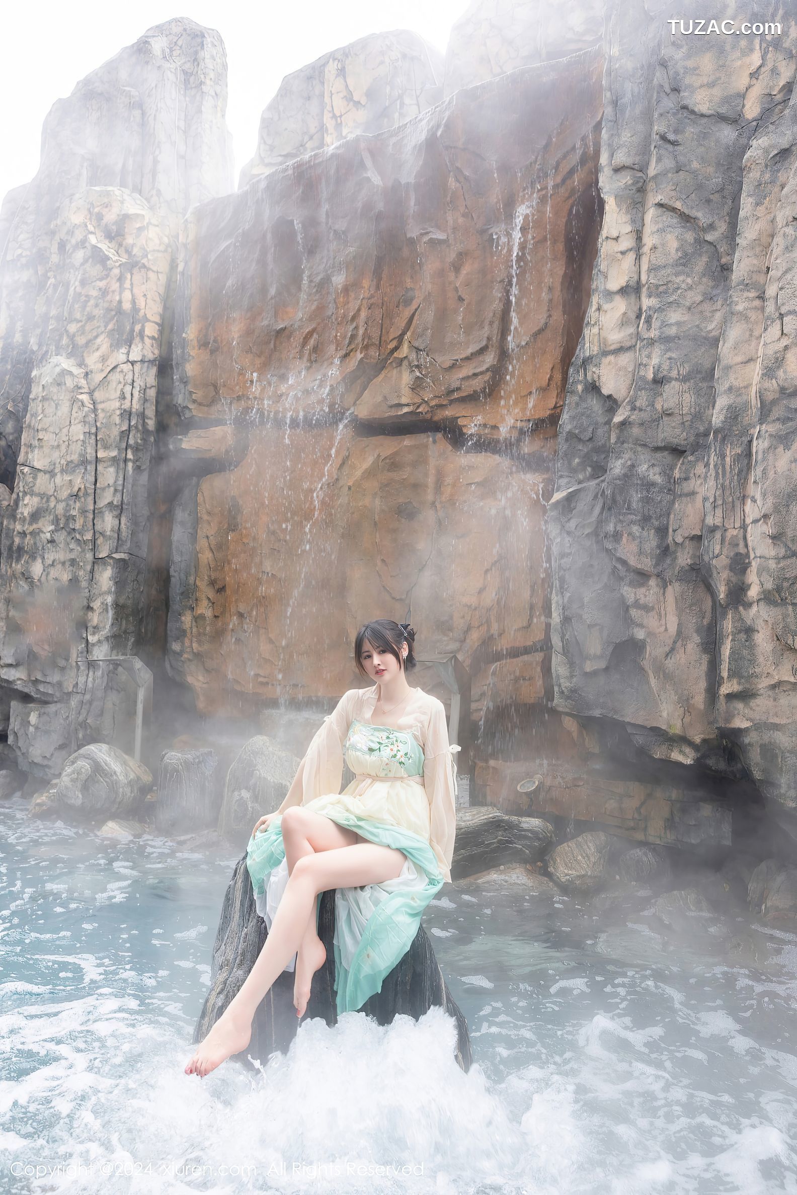 XiuRen秀人网-8128-诗诗kiki-淡绿古风裙装戏水滴蜡-2024.02.22