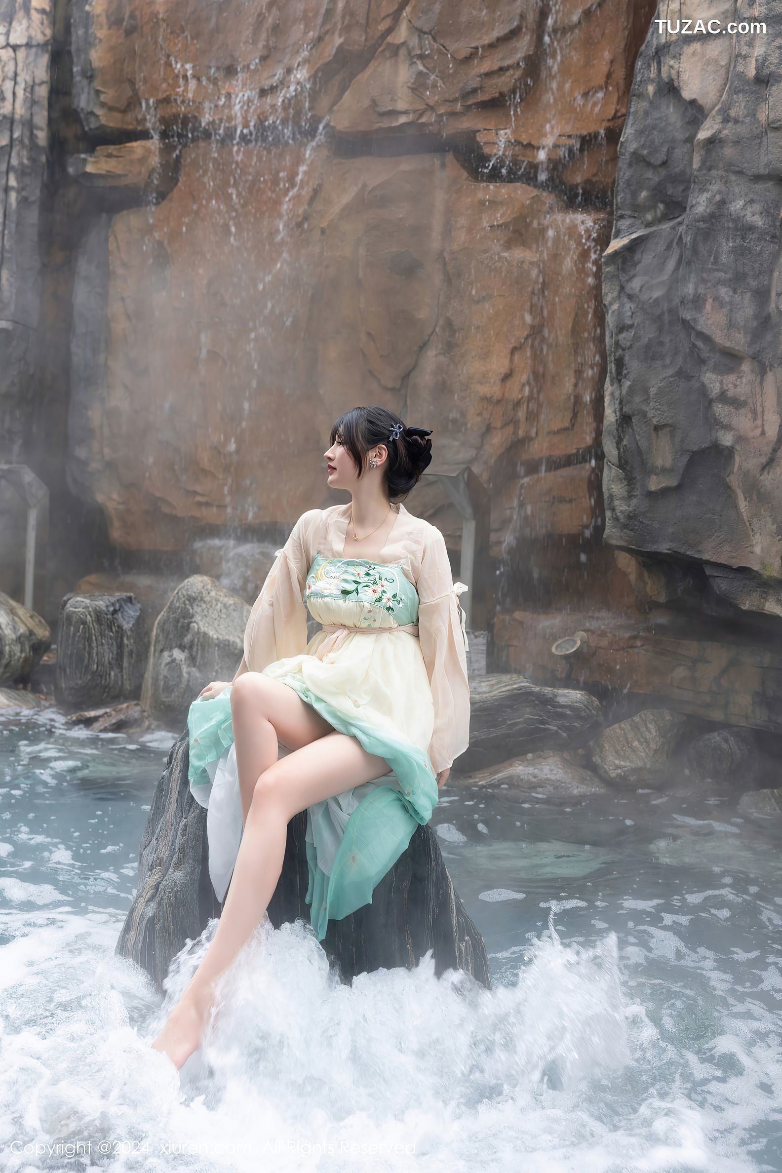 XiuRen秀人网-8128-诗诗kiki-淡绿古风裙装戏水滴蜡-2024.02.22