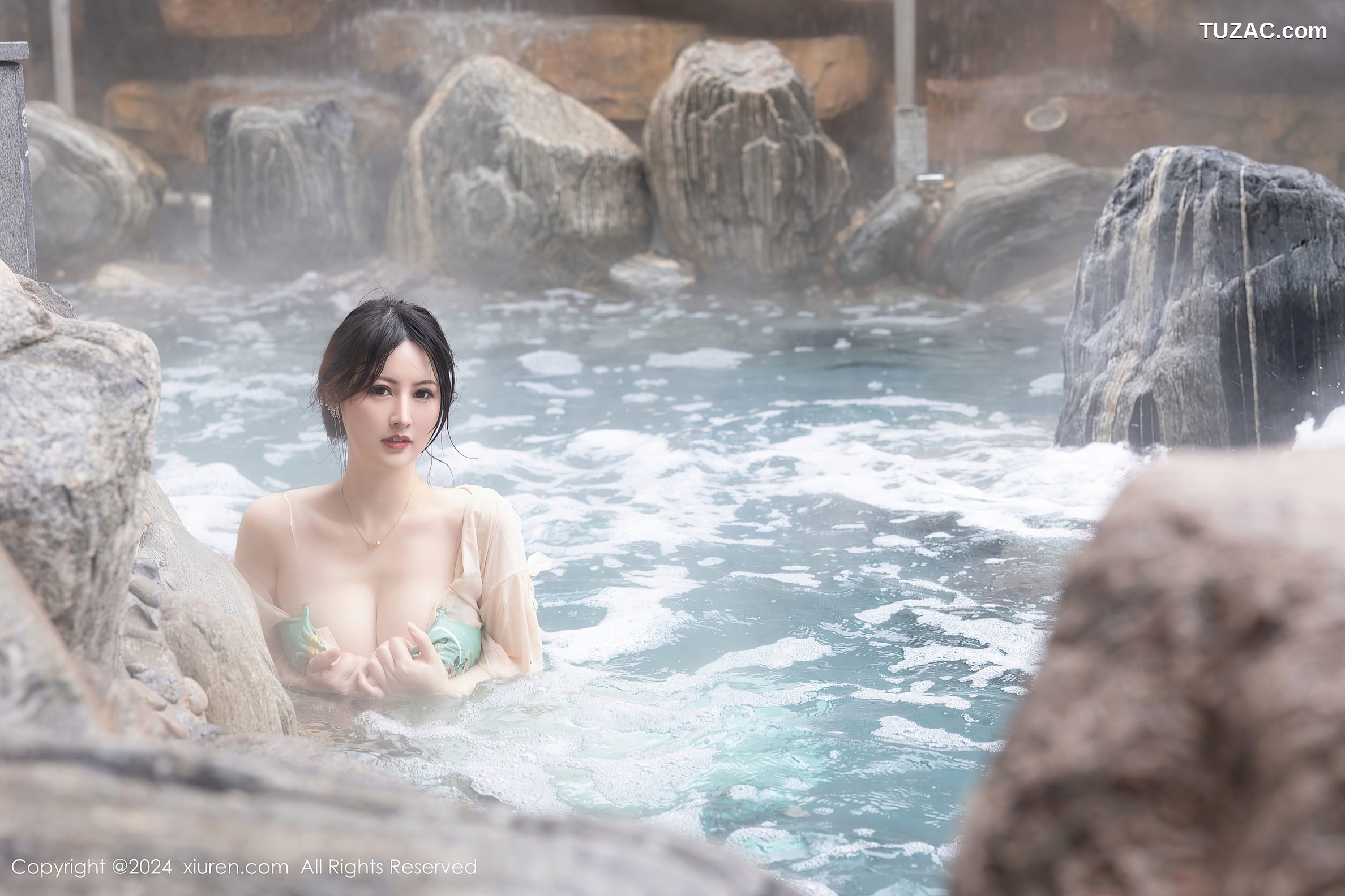 XiuRen秀人网-8128-诗诗kiki-淡绿古风裙装戏水滴蜡-2024.02.22