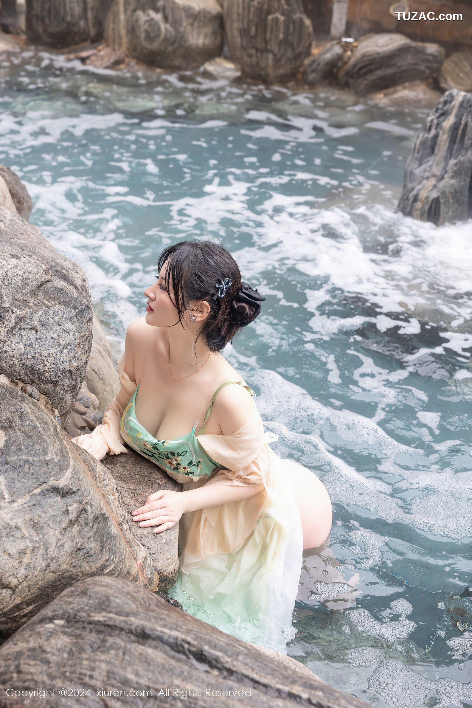 XiuRen秀人网-8128-诗诗kiki-淡绿古风裙装戏水滴蜡-2024.02.22