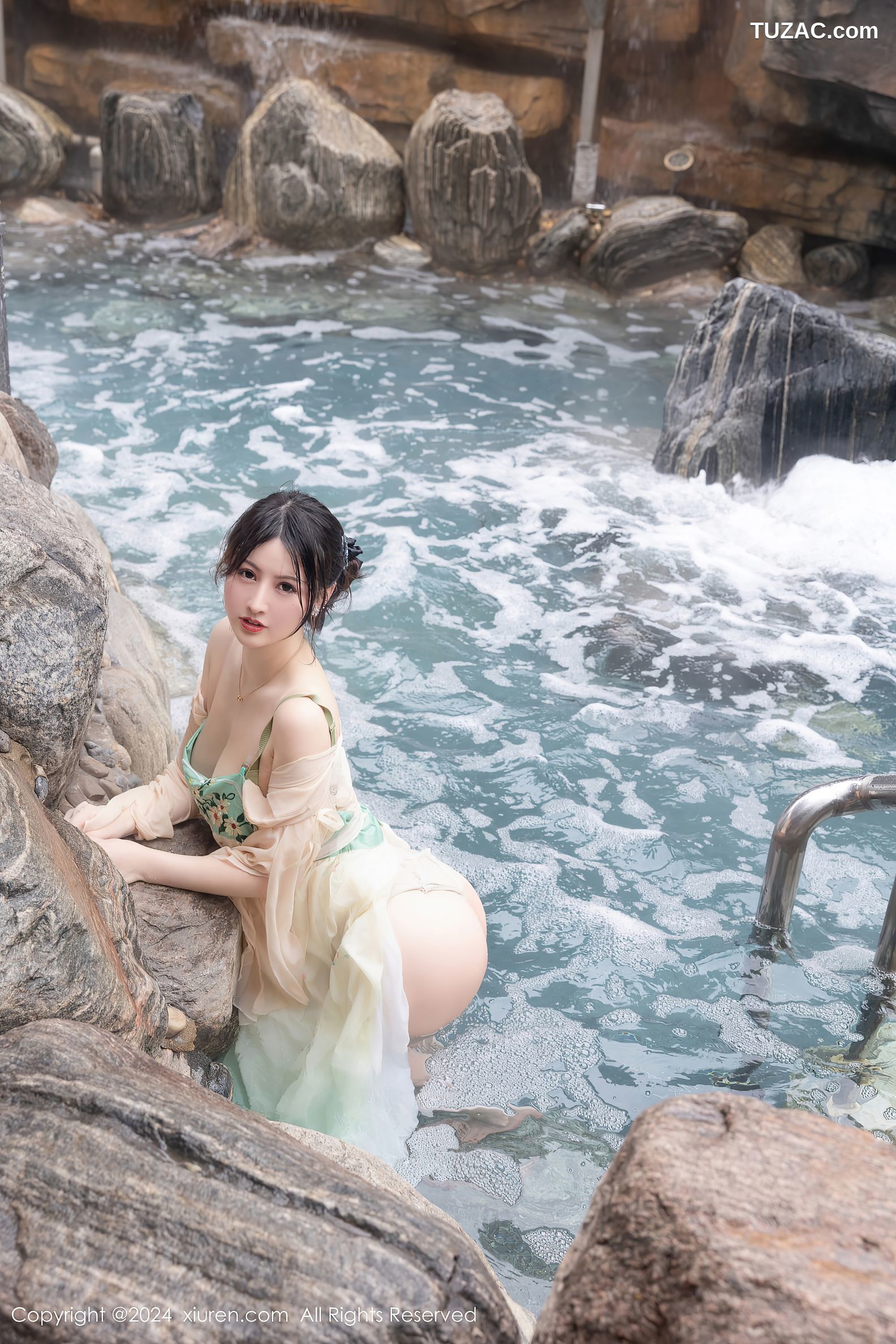 XiuRen秀人网-8128-诗诗kiki-淡绿古风裙装戏水滴蜡-2024.02.22