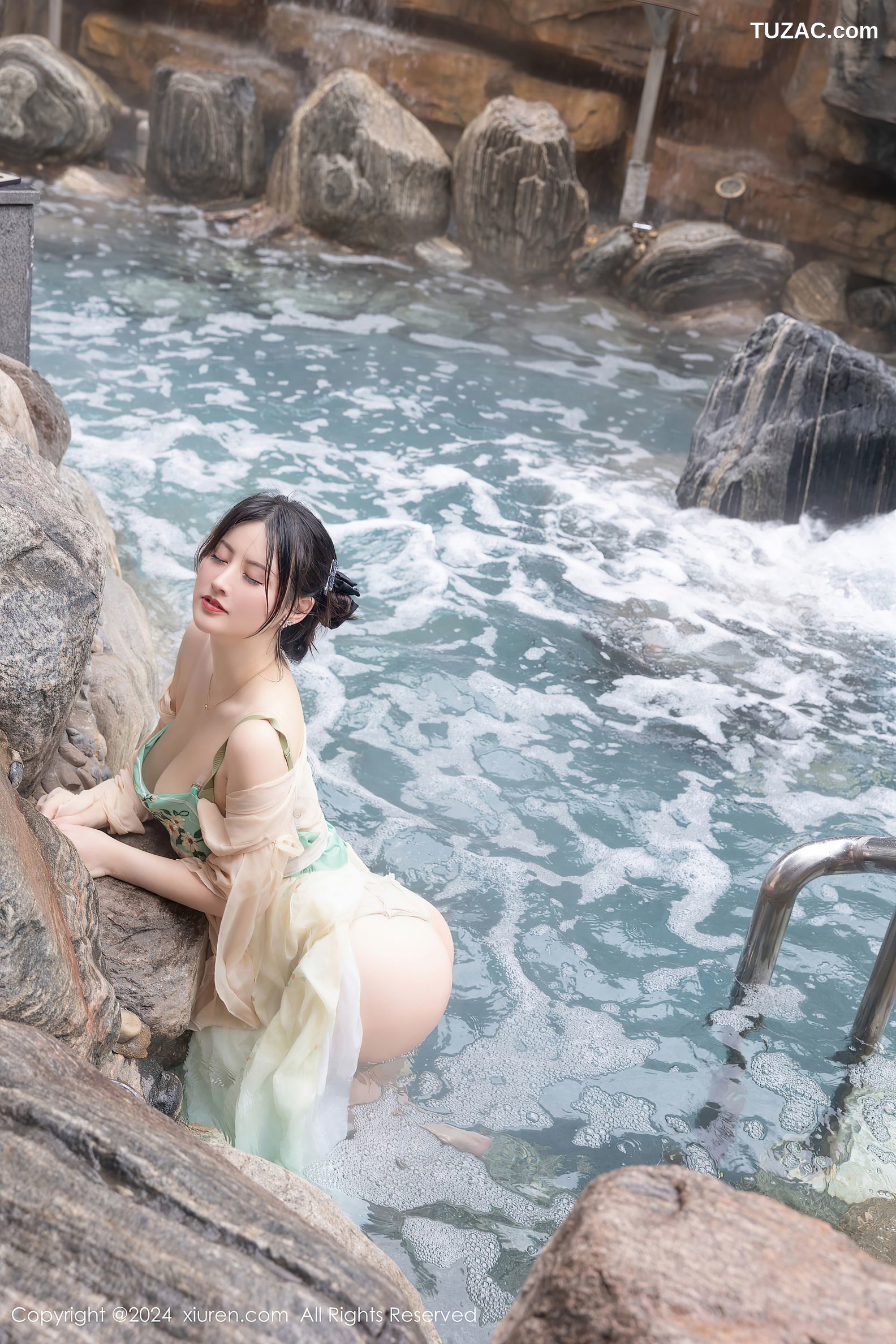 XiuRen秀人网-8128-诗诗kiki-淡绿古风裙装戏水滴蜡-2024.02.22