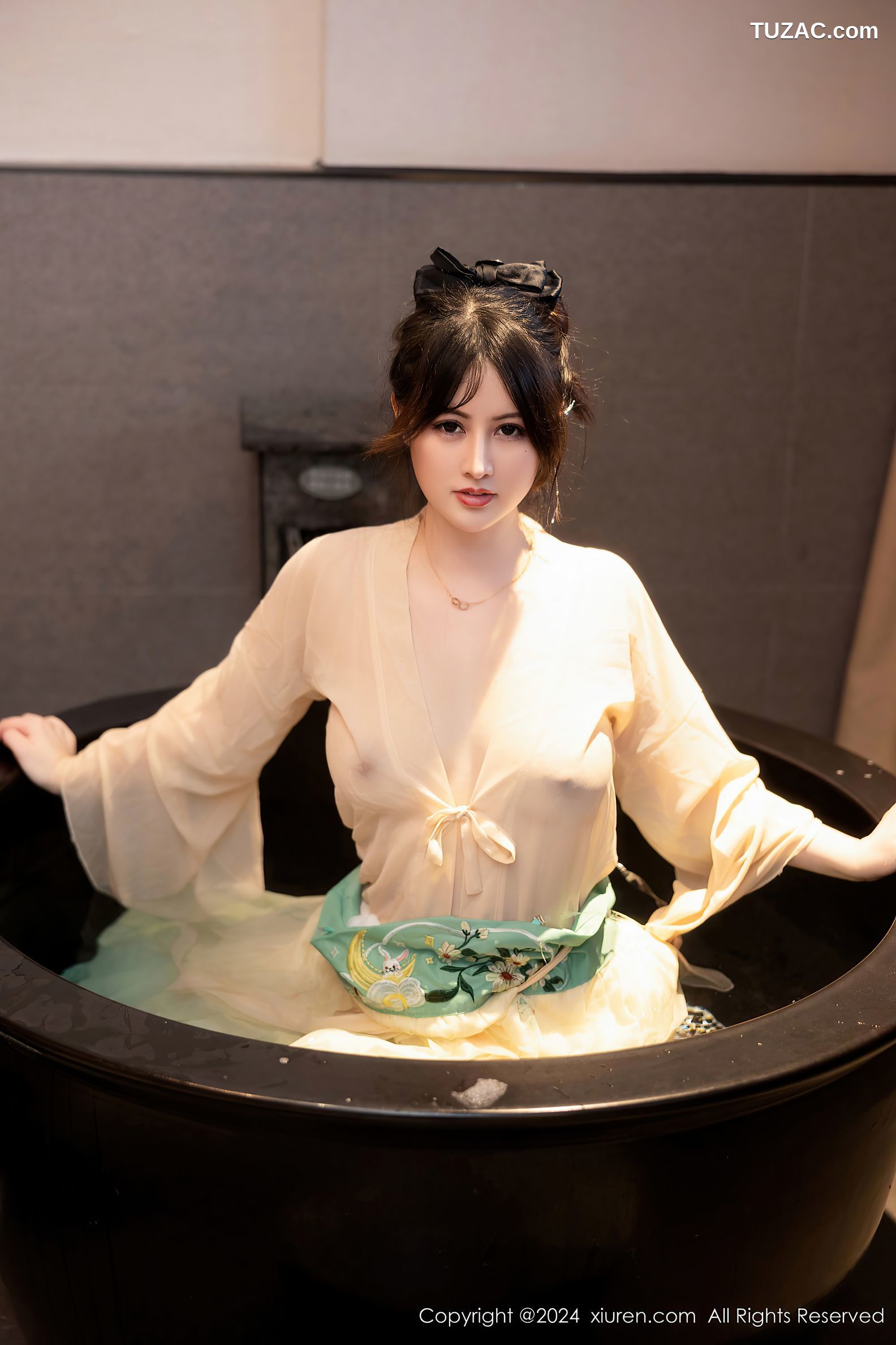 XiuRen秀人网-8128-诗诗kiki-淡绿古风裙装戏水滴蜡-2024.02.22