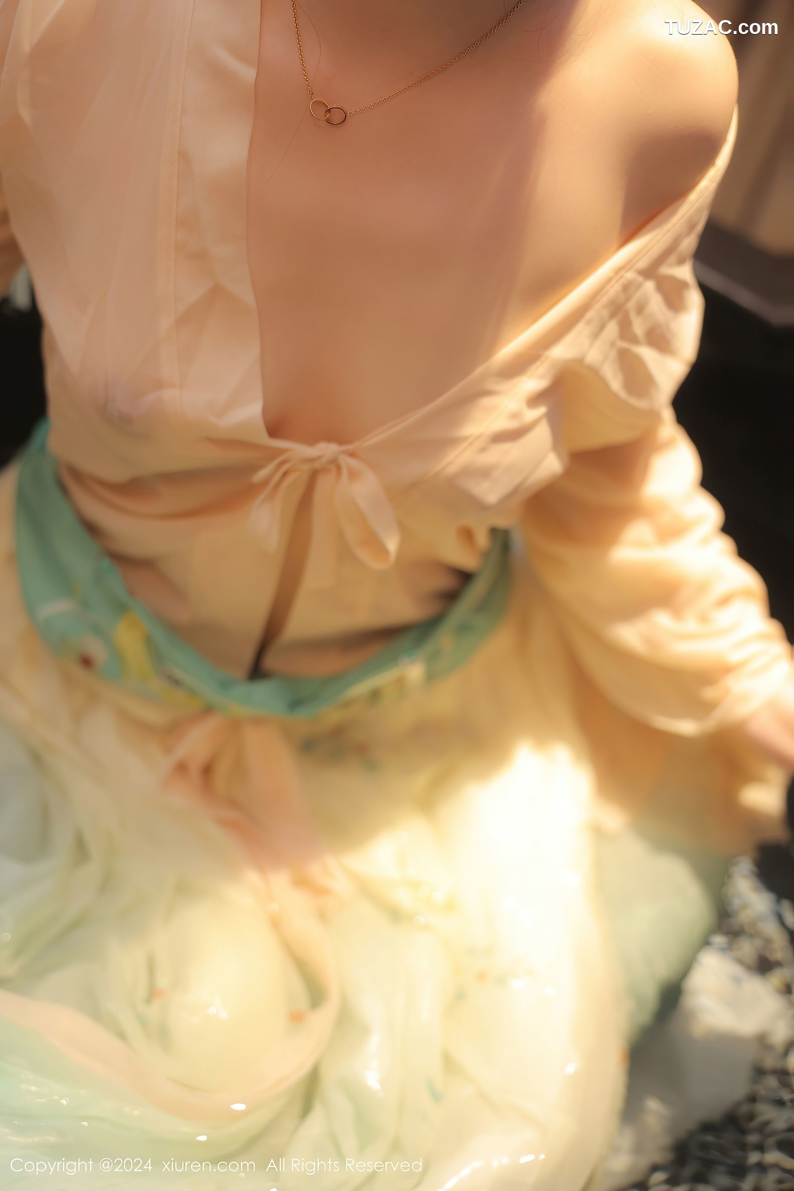 XiuRen秀人网-8128-诗诗kiki-淡绿古风裙装戏水滴蜡-2024.02.22