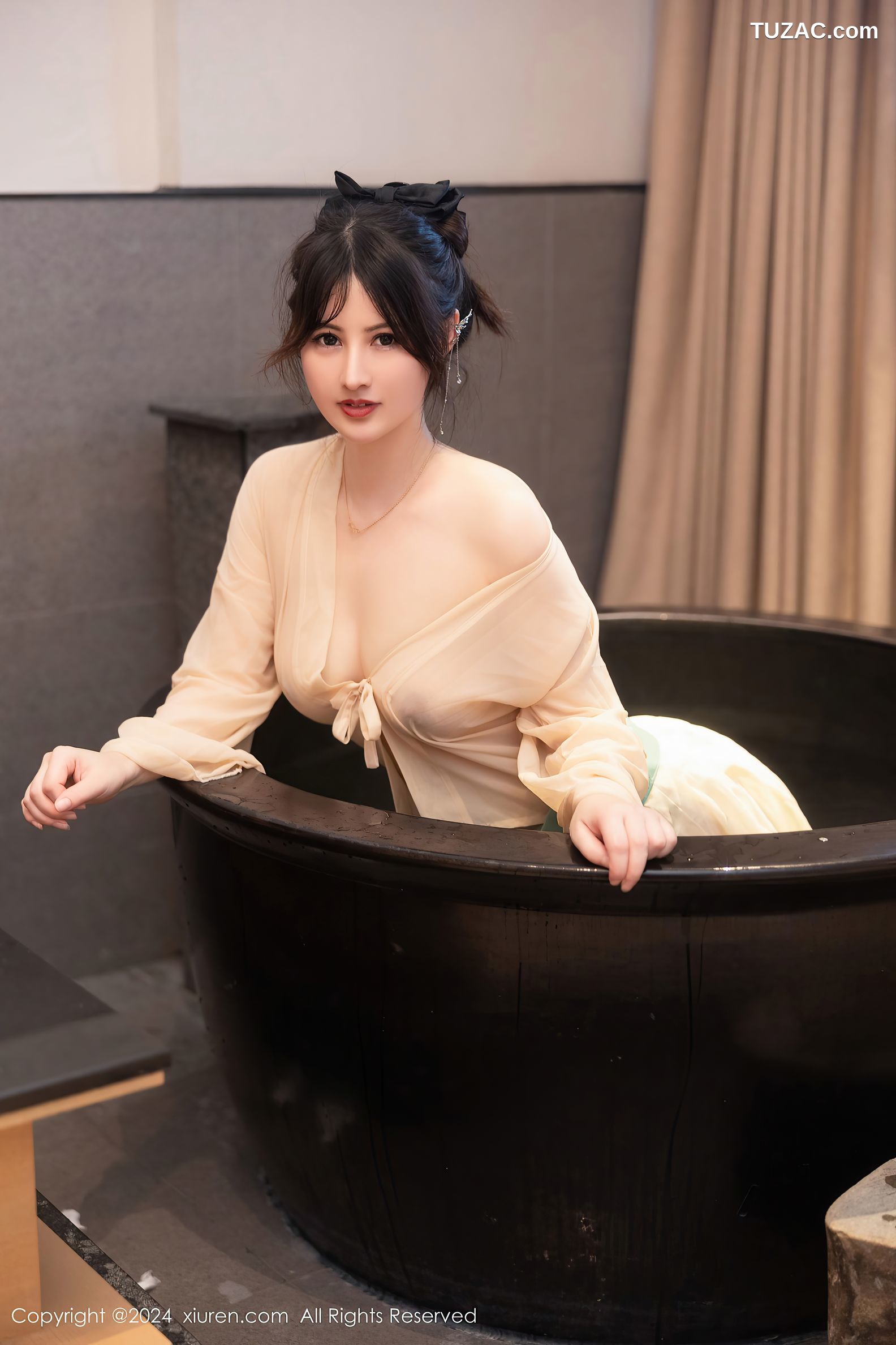 XiuRen秀人网-8128-诗诗kiki-淡绿古风裙装戏水滴蜡-2024.02.22