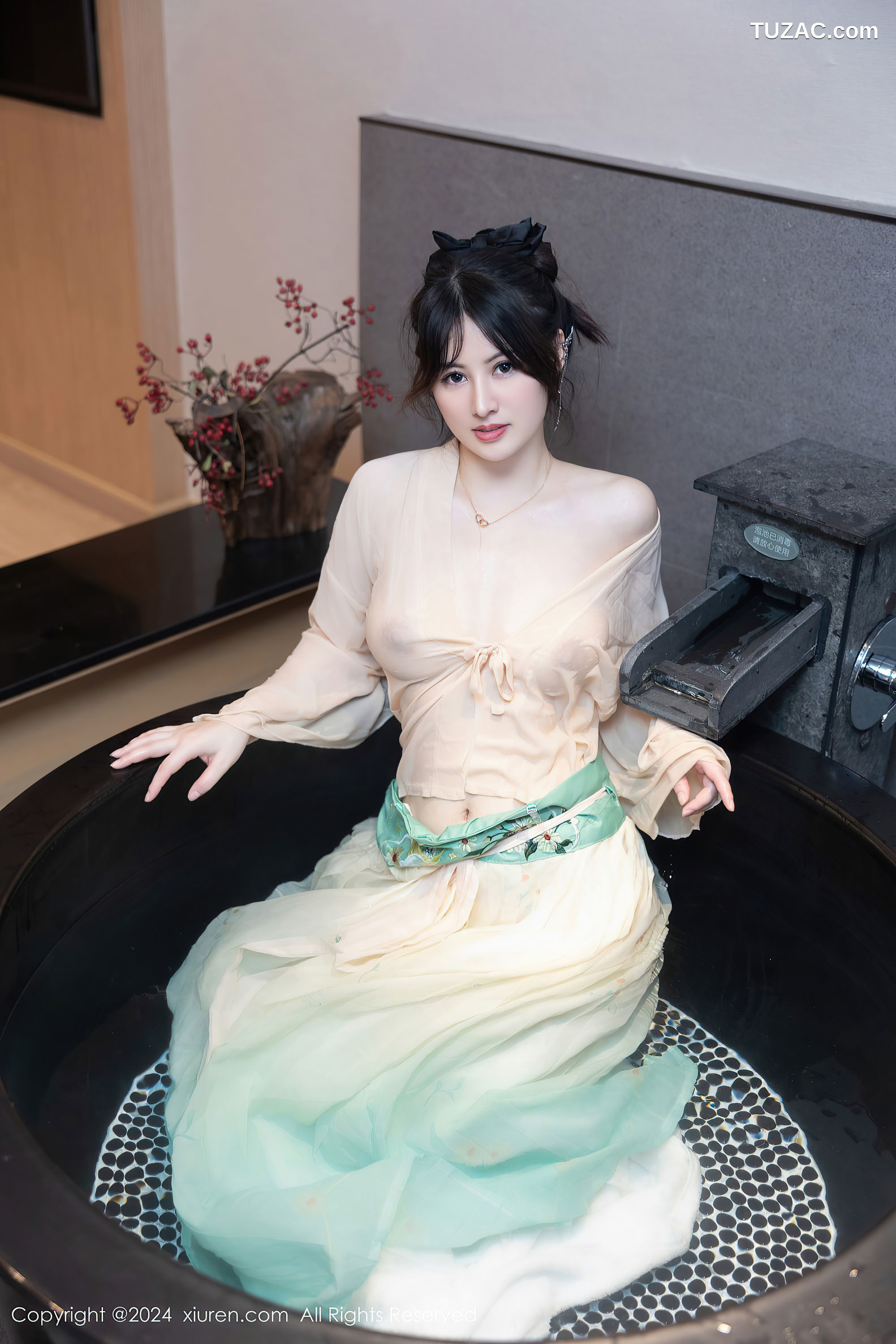 XiuRen秀人网-8128-诗诗kiki-淡绿古风裙装戏水滴蜡-2024.02.22