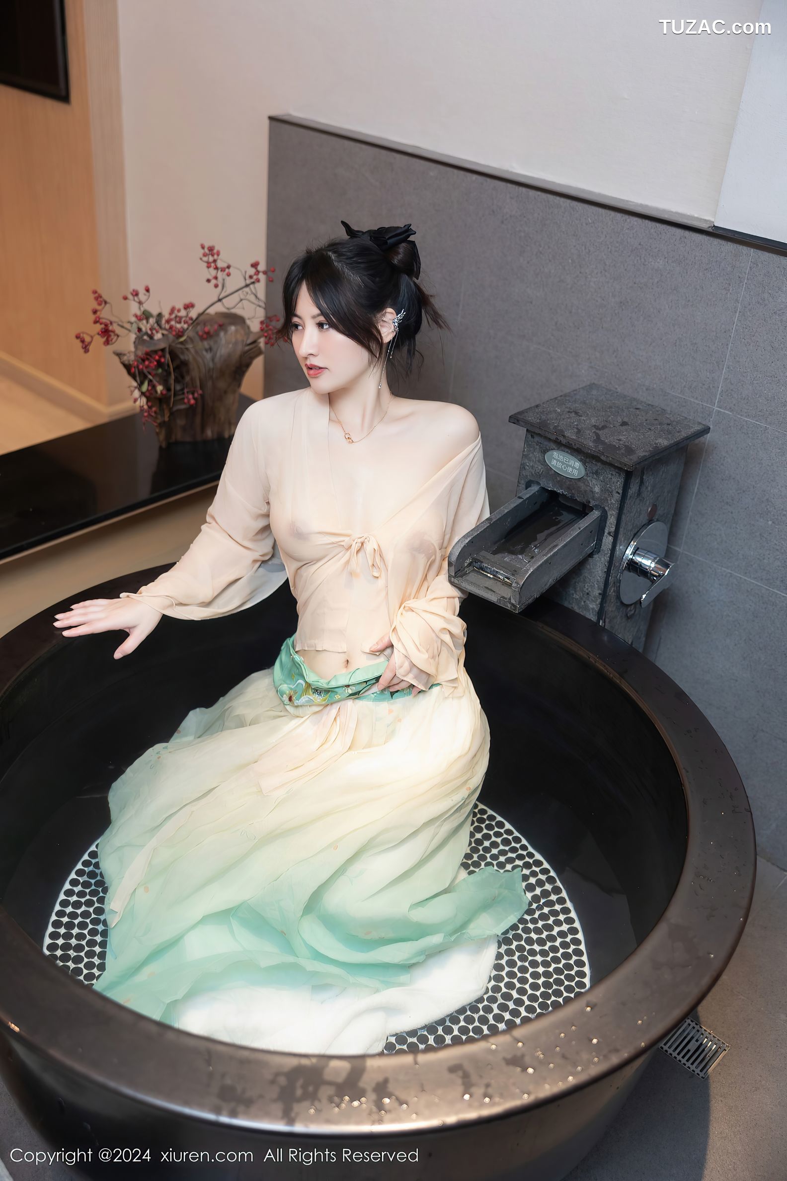 XiuRen秀人网-8128-诗诗kiki-淡绿古风裙装戏水滴蜡-2024.02.22