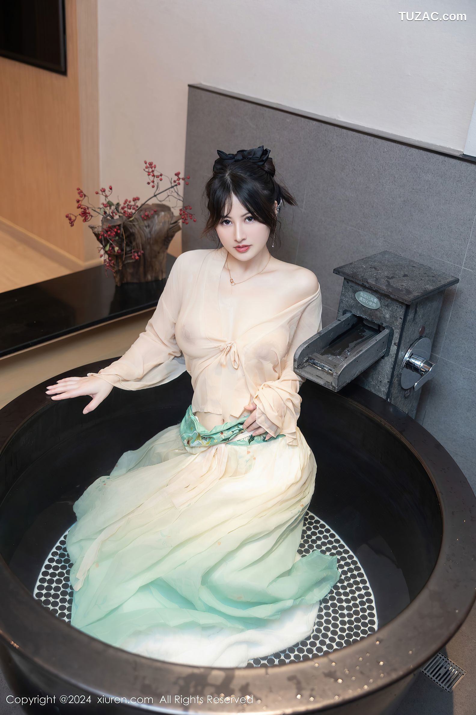 XiuRen秀人网-8128-诗诗kiki-淡绿古风裙装戏水滴蜡-2024.02.22