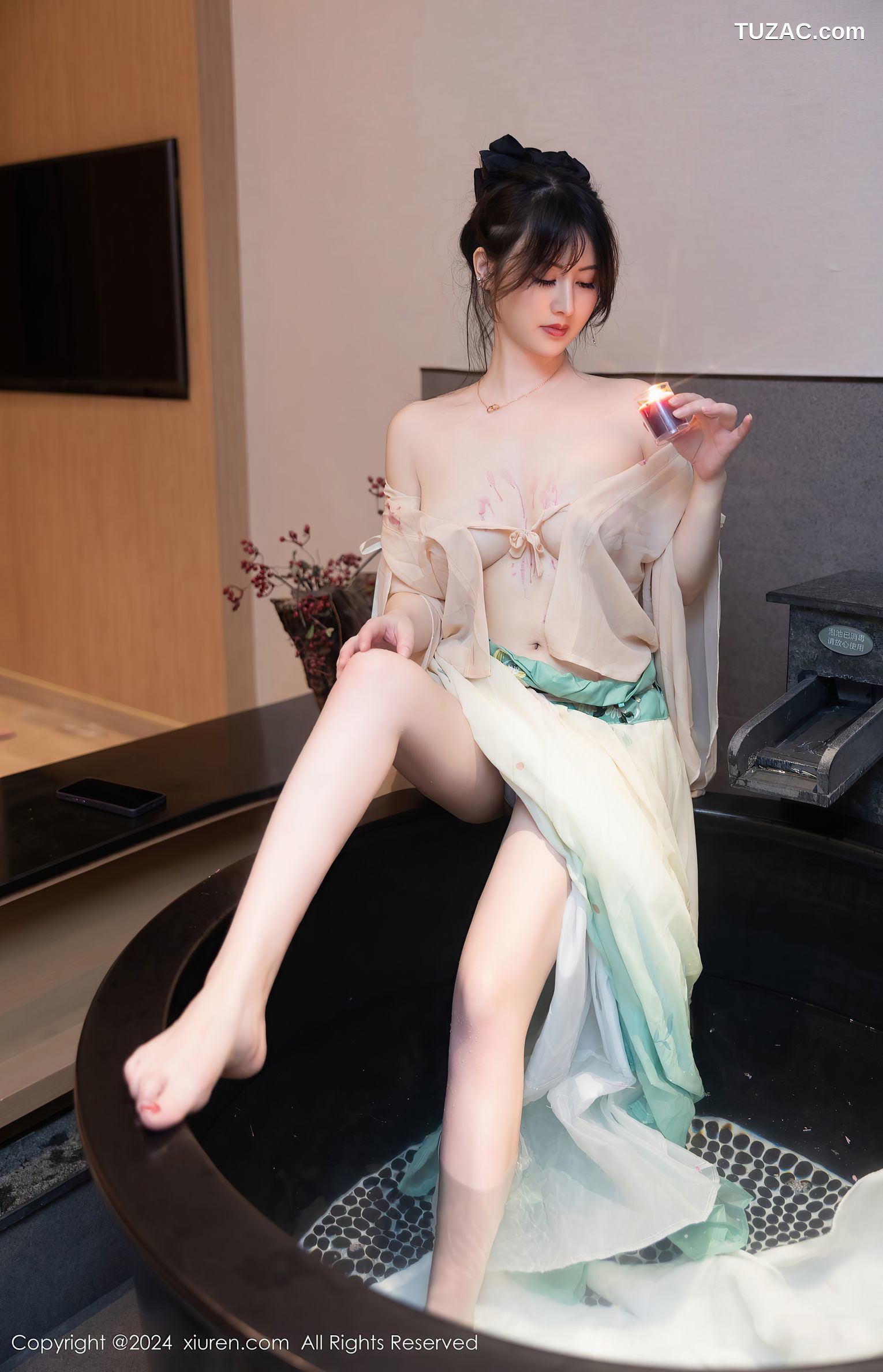 XiuRen秀人网-8128-诗诗kiki-淡绿古风裙装戏水滴蜡-2024.02.22