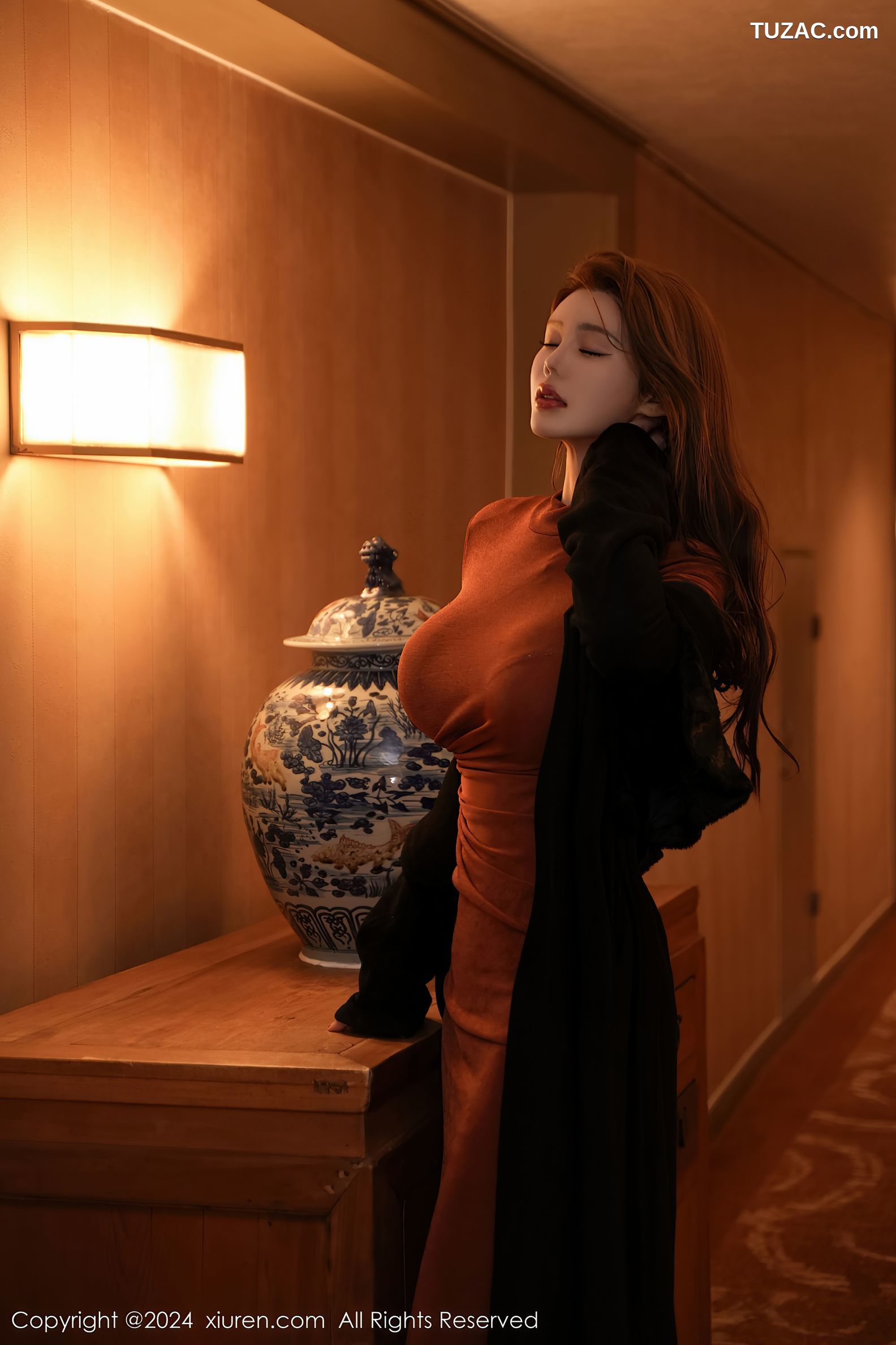 XiuRen秀人网-8148-Yuki鱼儿-酒红连衣长裙-黑色条纹西服黑丝-2024.02.28