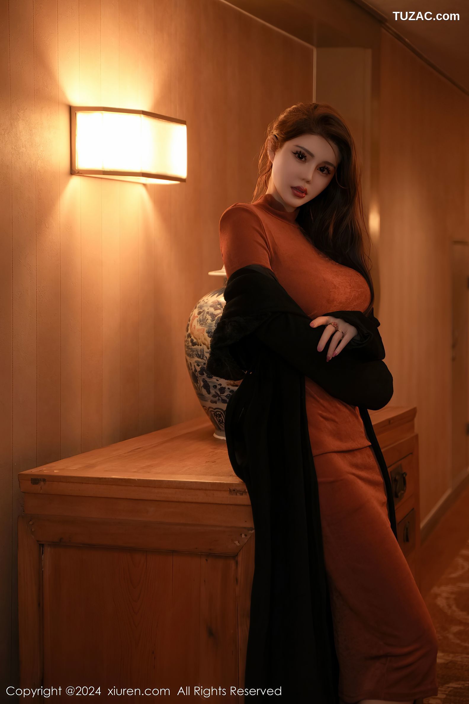 XiuRen秀人网-8148-Yuki鱼儿-酒红连衣长裙-黑色条纹西服黑丝-2024.02.28