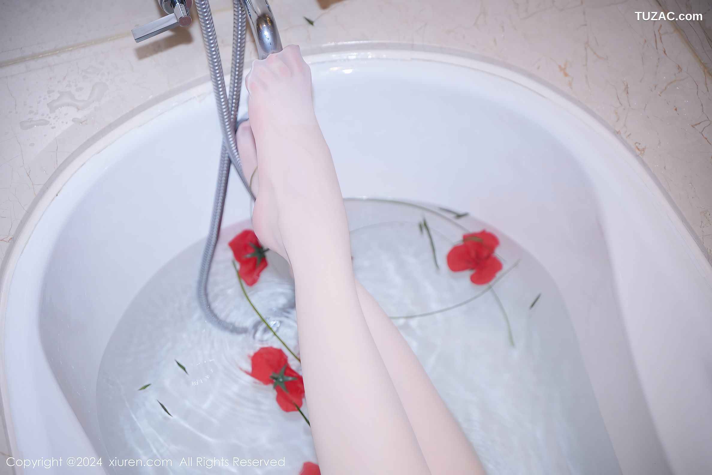 XiuRen秀人网-8162-梦灵儿Mini-白色浴袍白丁字裤爆乳-2024.03.01