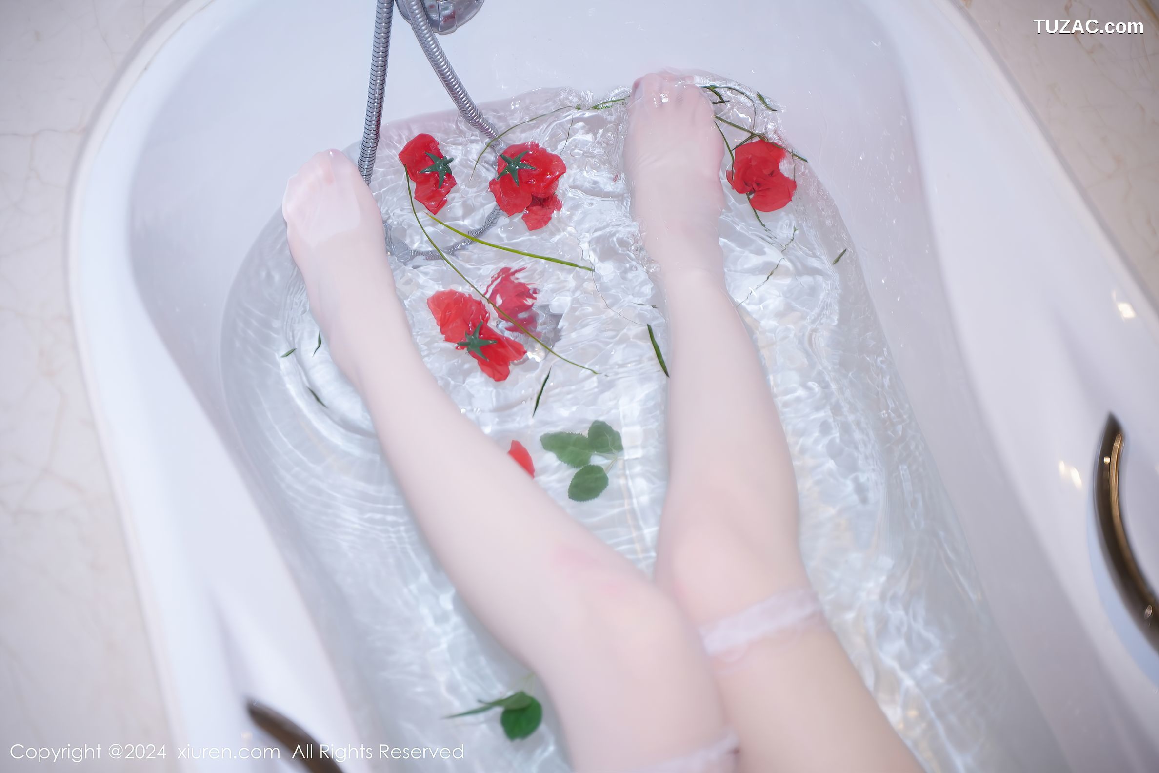 XiuRen秀人网-8162-梦灵儿Mini-白色浴袍白丁字裤爆乳-2024.03.01