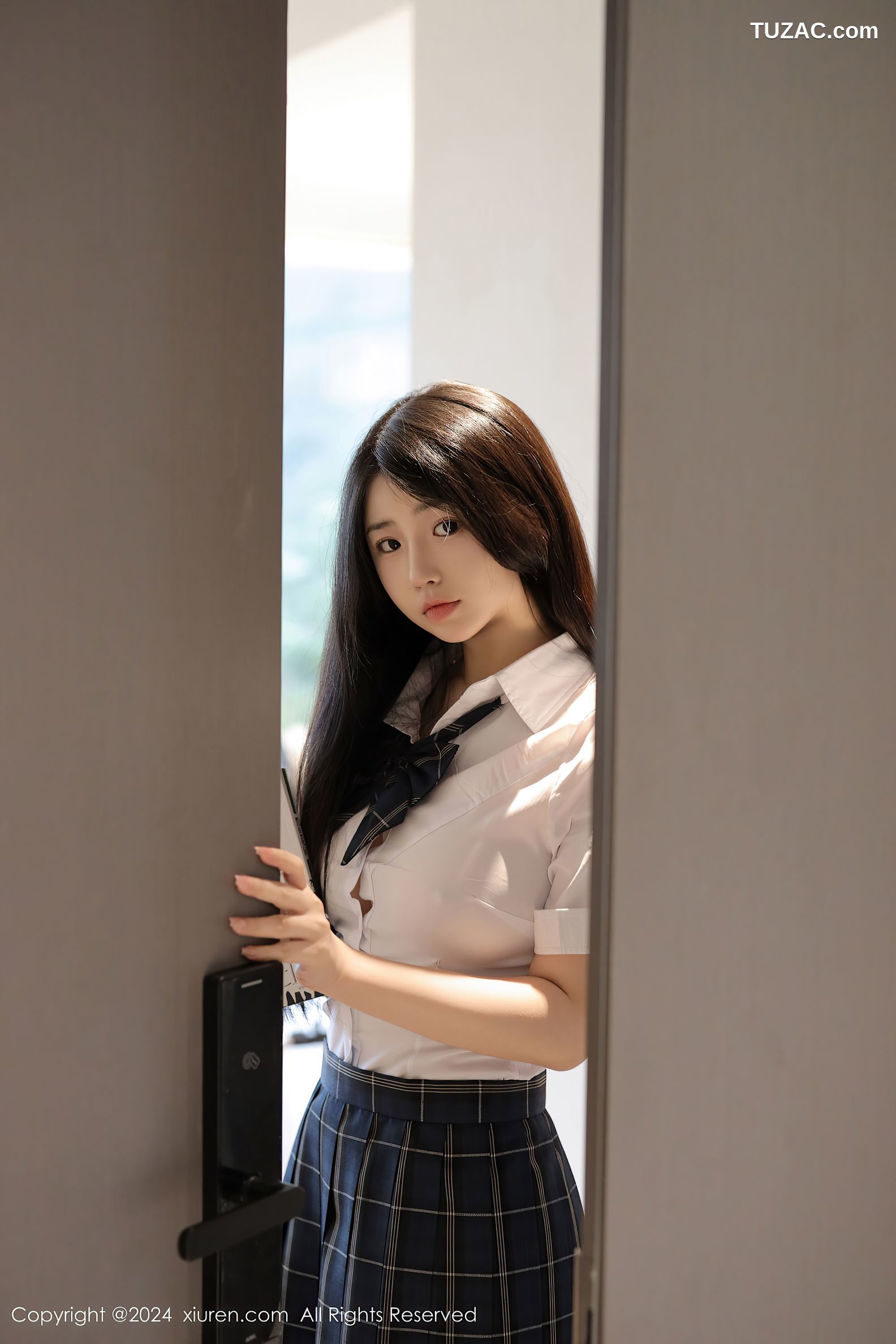 XiuRen秀人网-8173-陈小花-JK制服主题白衬衫黑短裙学生装爆乳-2024.03.04