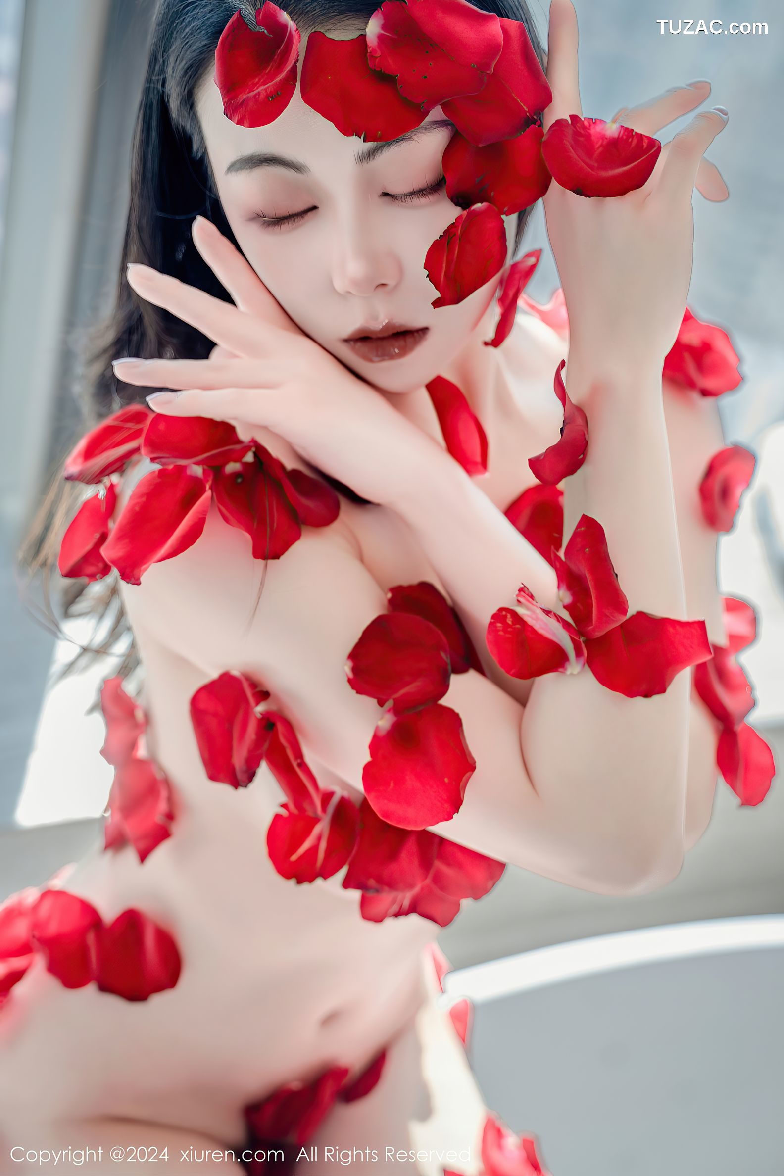 XiuRen秀人网-8175-瑜伽喵-柔韧献花热舞爆乳奉送-2024.03.05