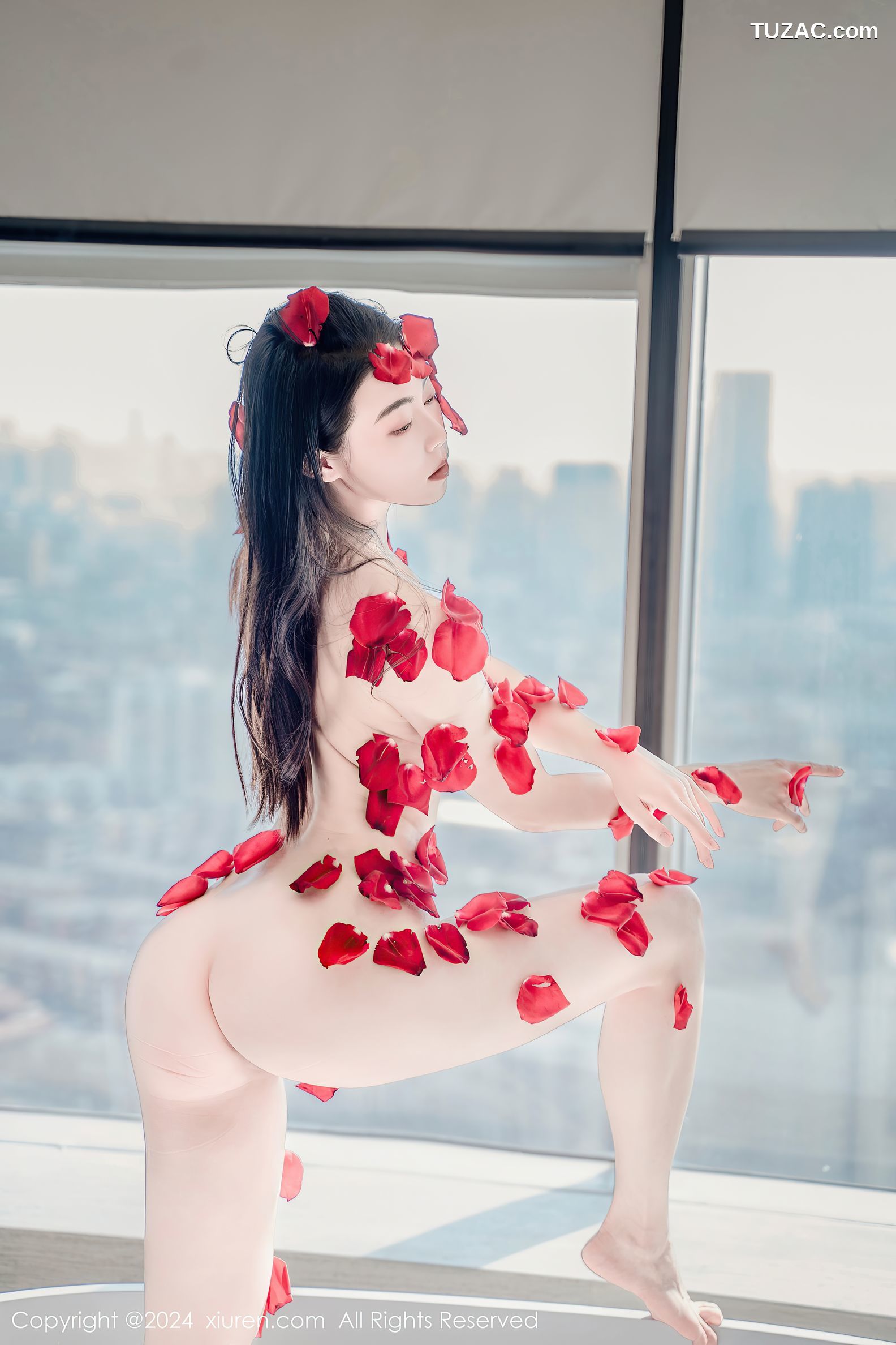 XiuRen秀人网-8175-瑜伽喵-柔韧献花热舞爆乳奉送-2024.03.05