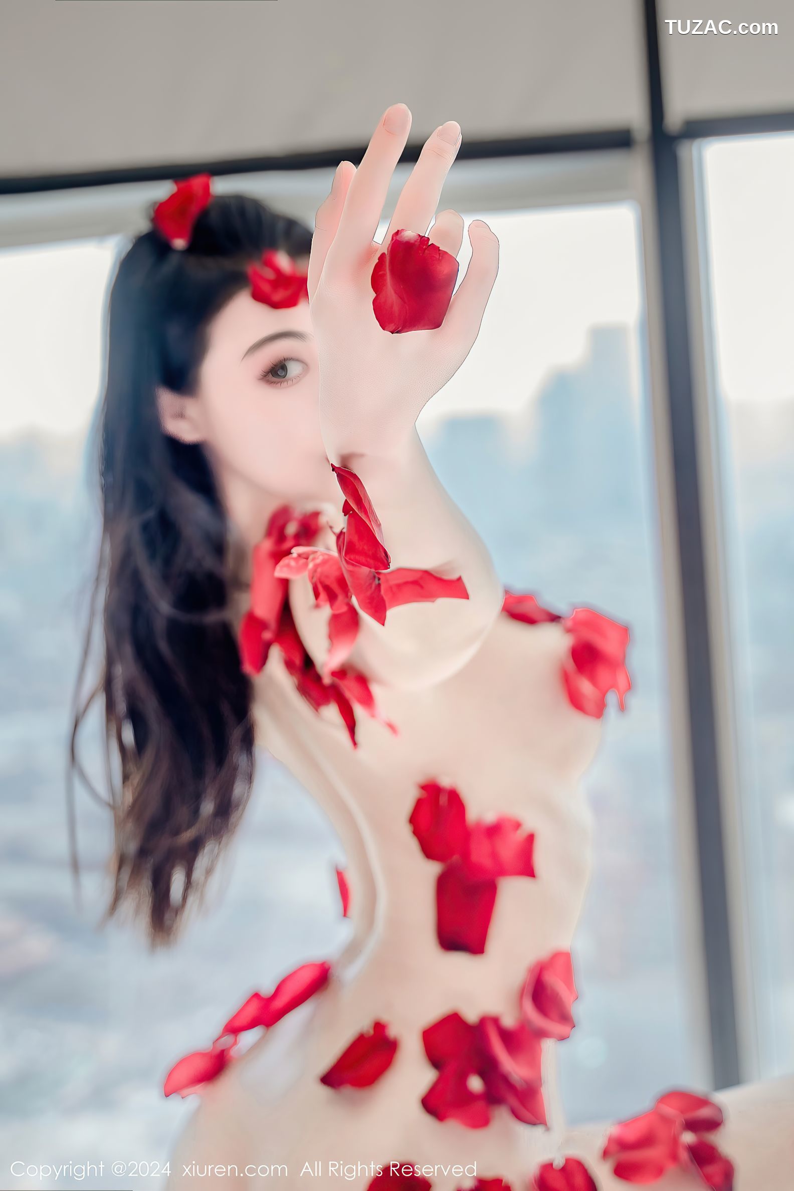 XiuRen秀人网-8175-瑜伽喵-柔韧献花热舞爆乳奉送-2024.03.05