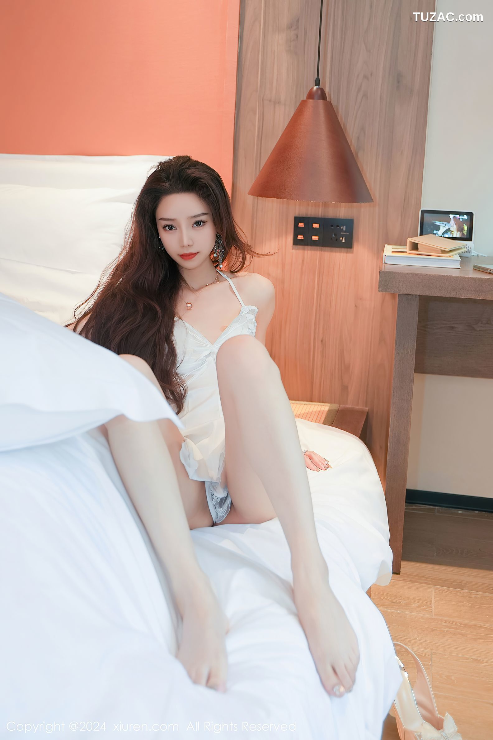 XiuRen秀人网-8176-苏曼兮-白色吊带睡裙-2024.03.05