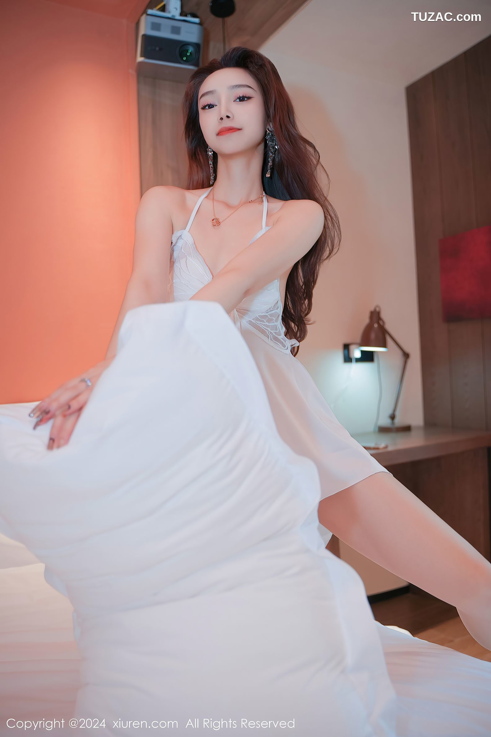 XiuRen秀人网-8176-苏曼兮-白色吊带睡裙-2024.03.05