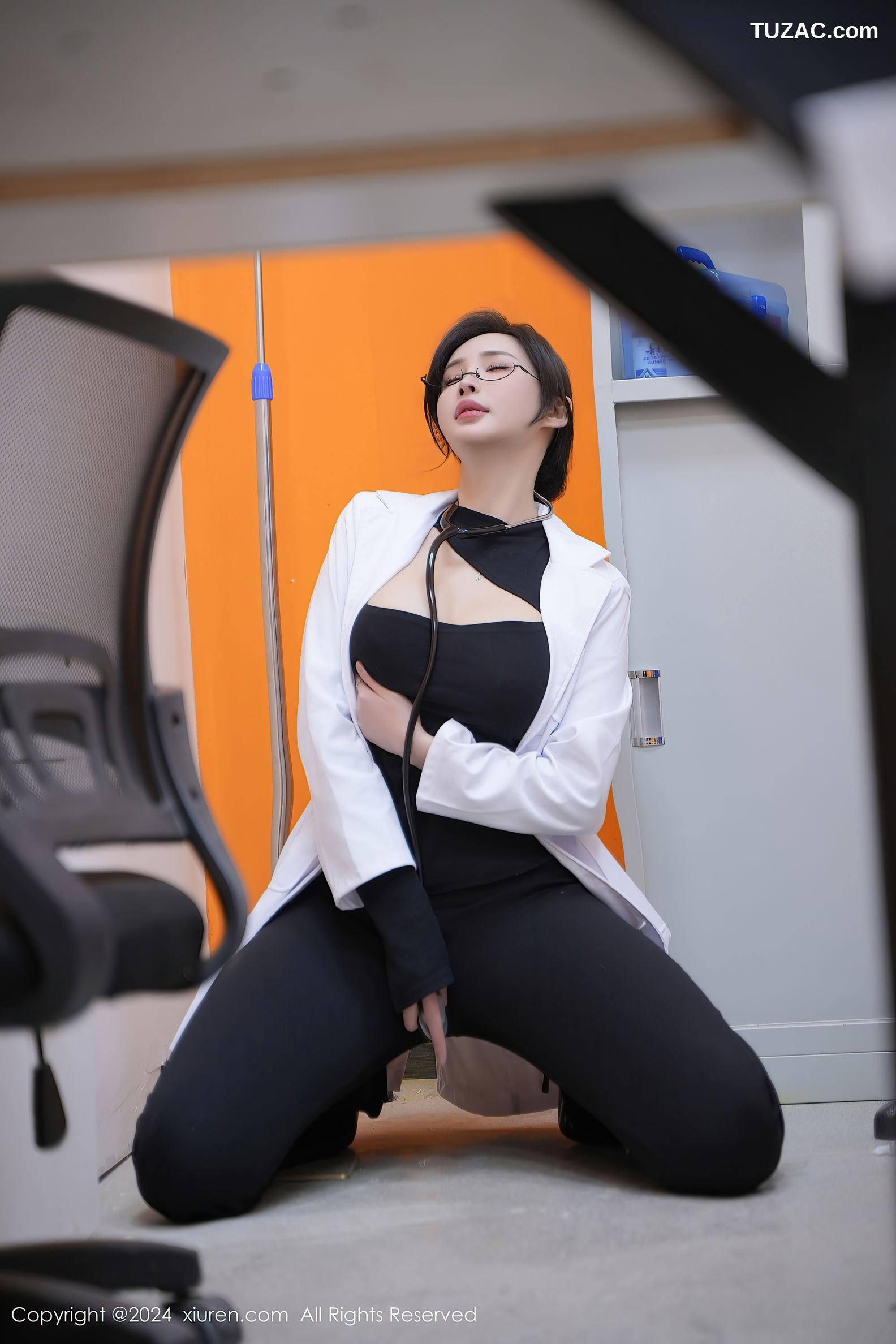 XiuRen秀人网-8180-Carol周妍希X-女医生制服黑丝爆乳-2024.03.05