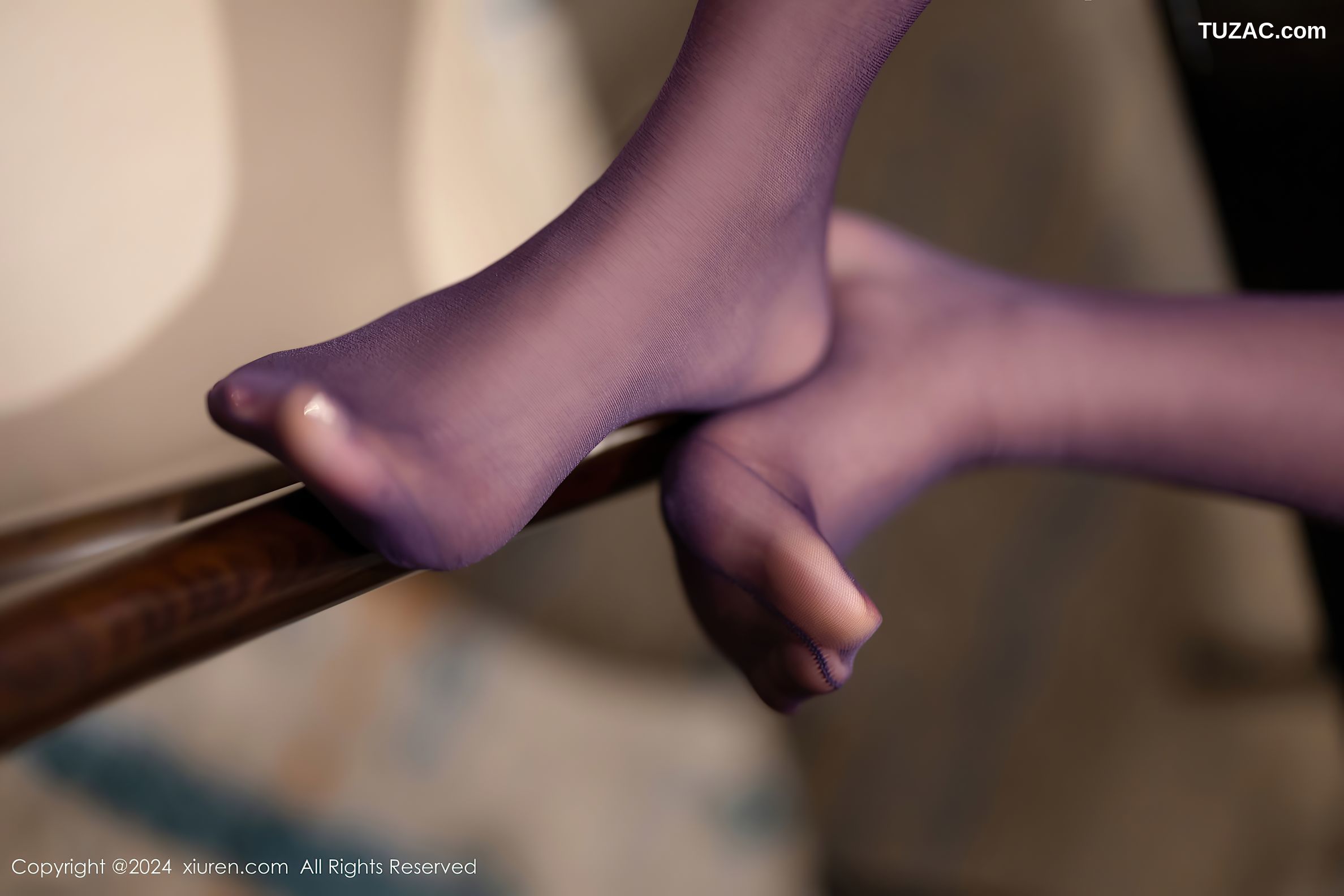 XiuRen秀人网-8200-徐莉芝Booty-黑色礼服裙黑丝紫色蕾丝情趣内衣-2024.03.08