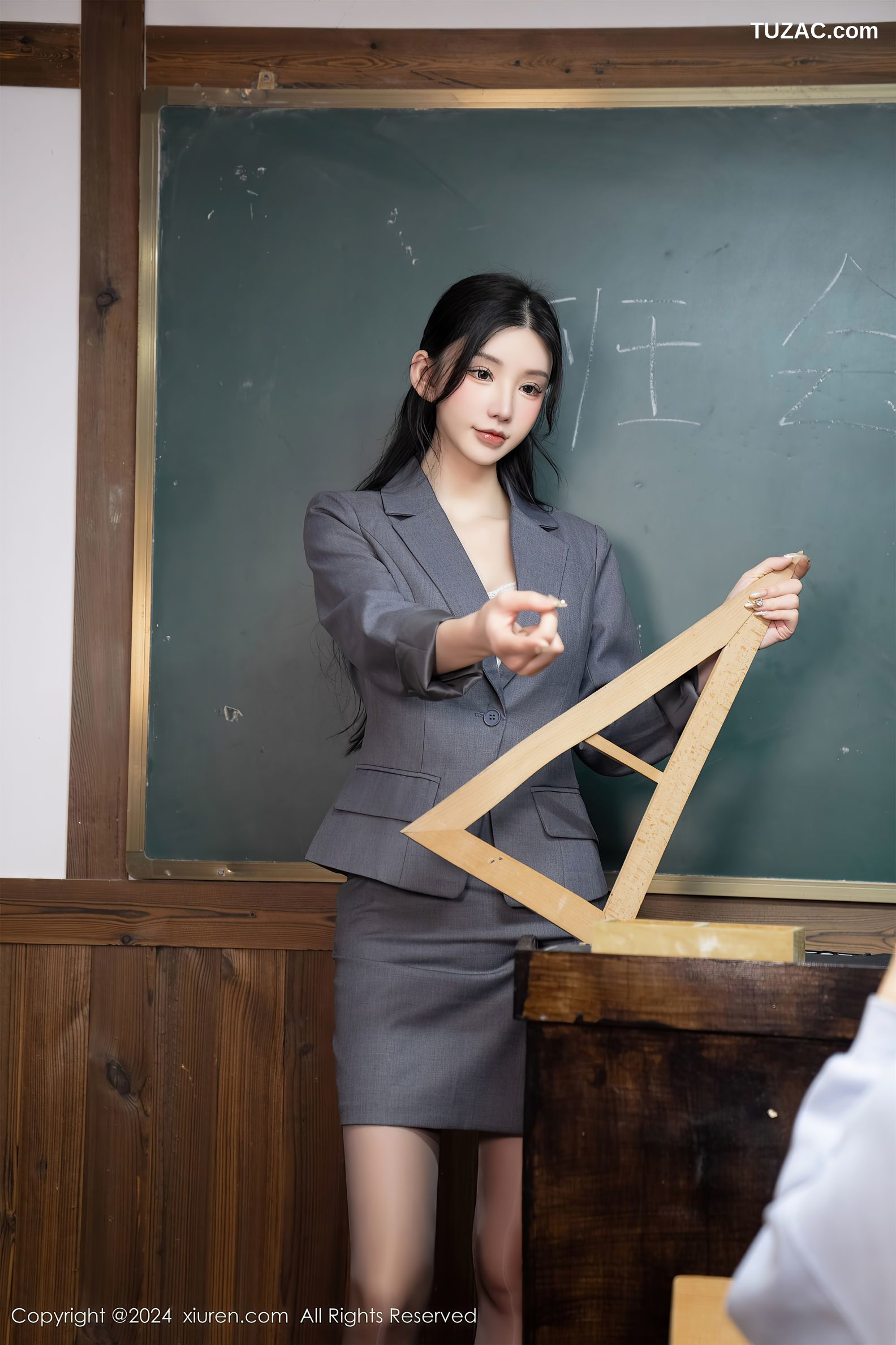 XiuRen秀人网-8204-周于希Sally-主题《女神节，我陪老师过》-2024.03.08