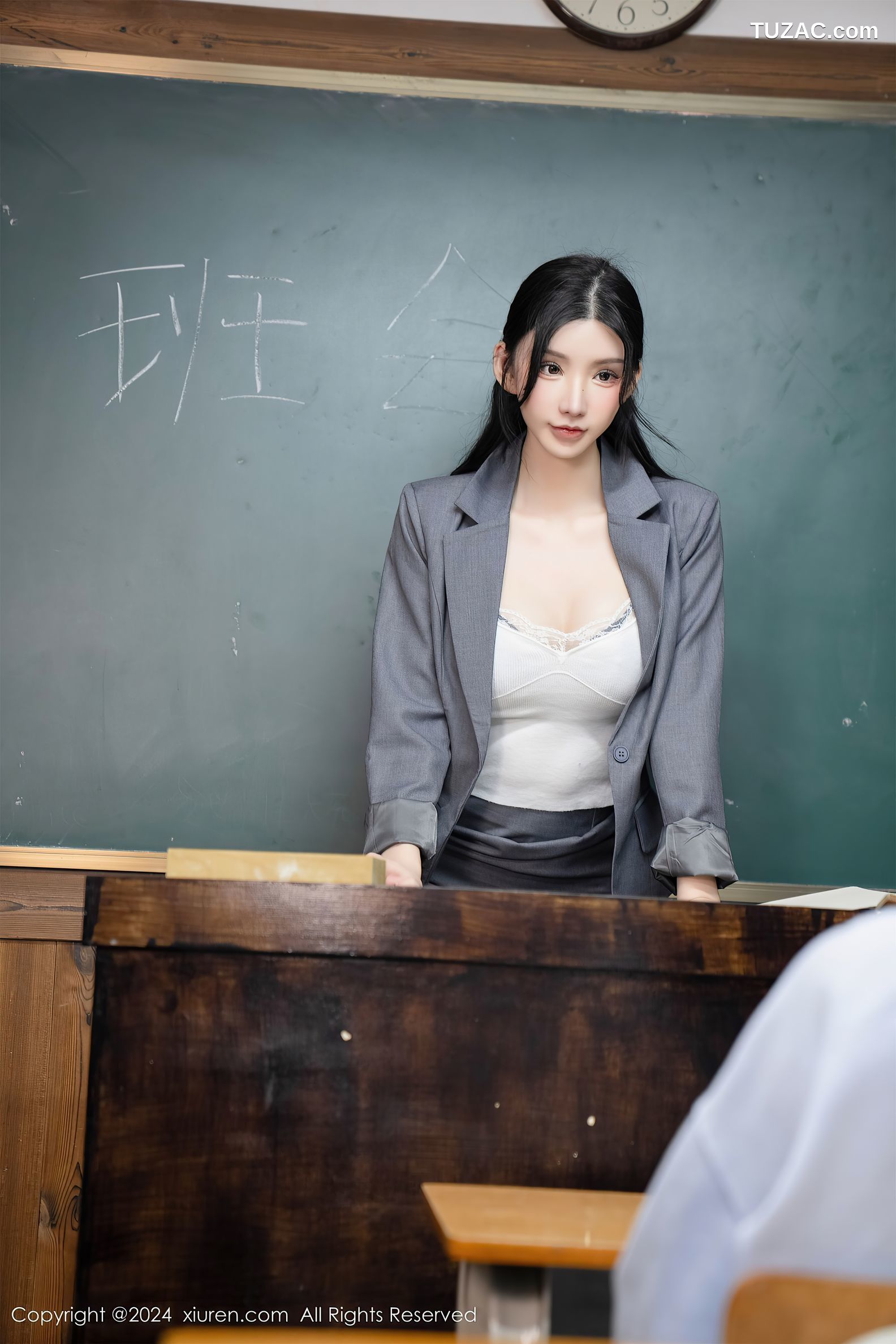 XiuRen秀人网-8204-周于希Sally-主题《女神节，我陪老师过》-2024.03.08