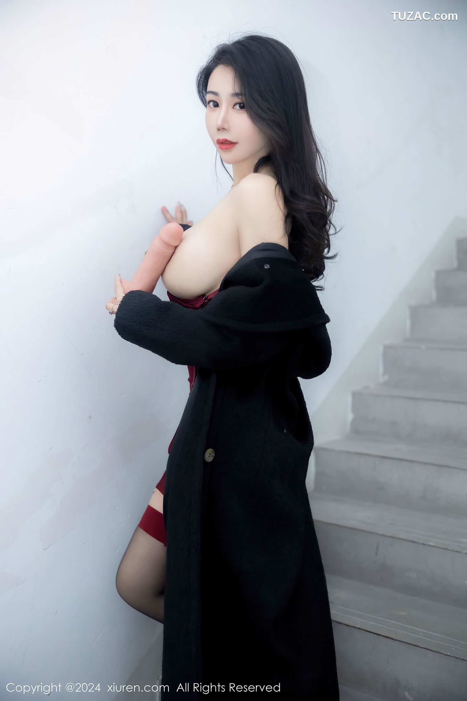 XiuRen秀人网-8221-李若汐-黑色大衣下的酒红色情趣内衣黑丝-2024.03.13