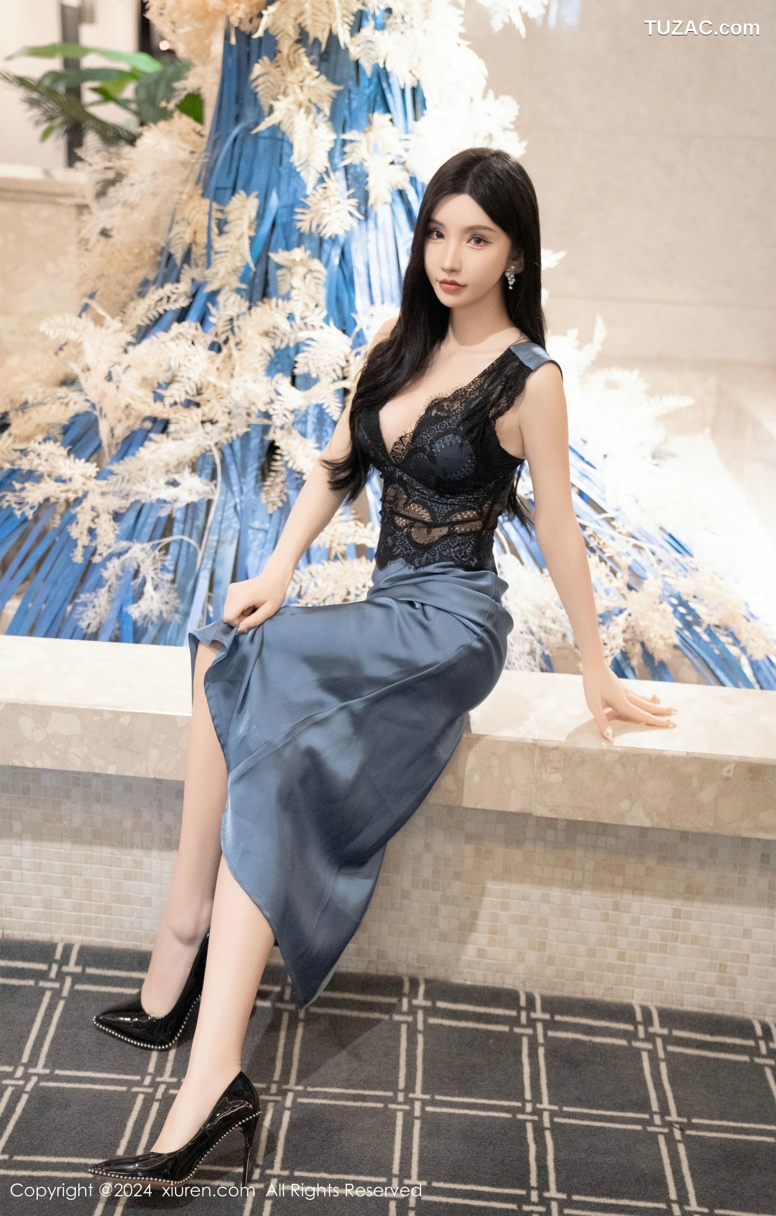 XiuRen秀人网-8242-周于希Sally-主题《今晚留下陪你》黑色蕾丝轻透黑纱黑丝爆乳-2024.03.15