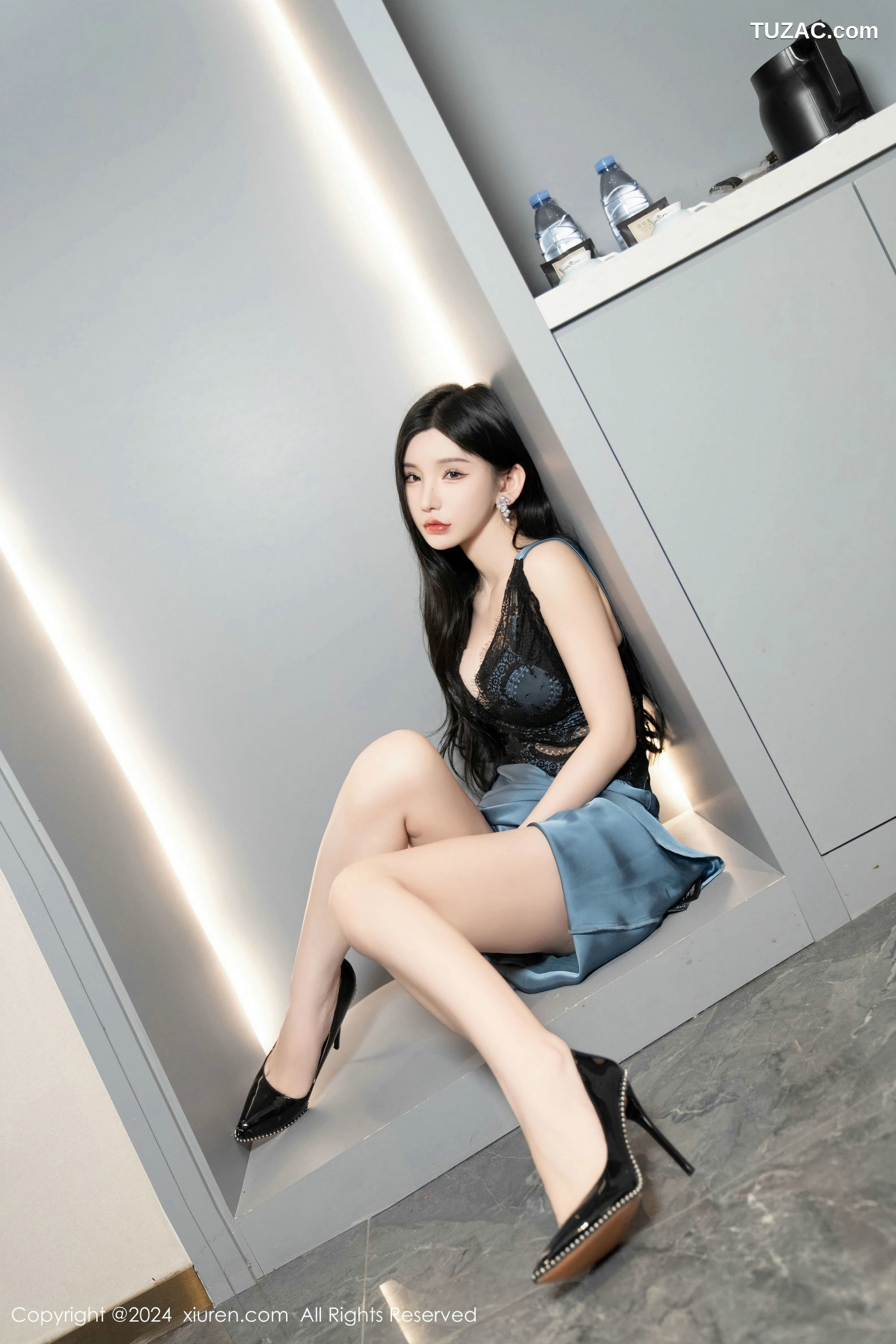 XiuRen秀人网-8242-周于希Sally-主题《今晚留下陪你》黑色蕾丝轻透黑纱黑丝爆乳-2024.03.15