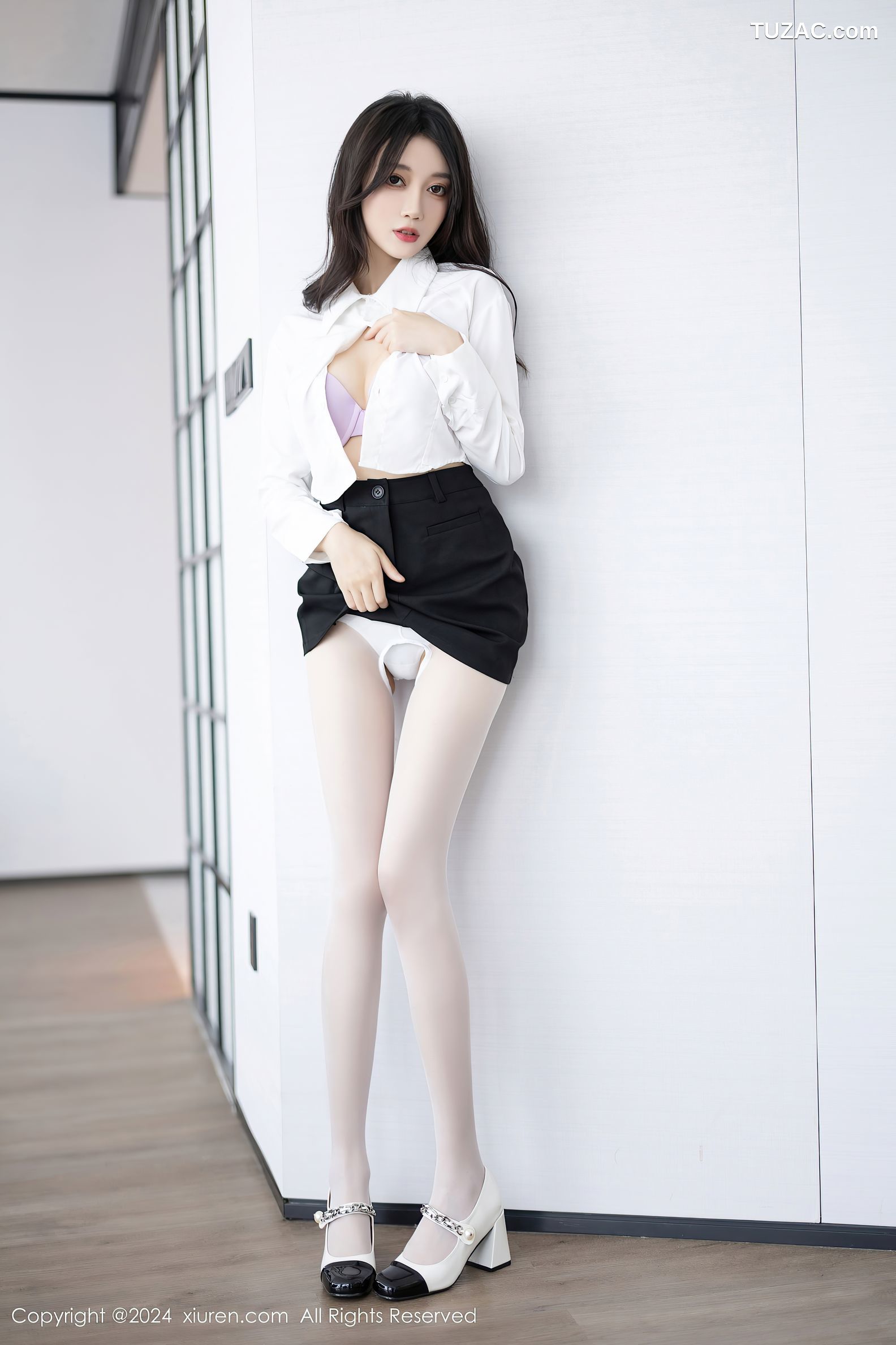 XiuRen秀人网-8247-玥儿玥-哈尔滨旅拍-学生装白衬衫黑马甲短裙领带淡紫内衣-2024.03.18