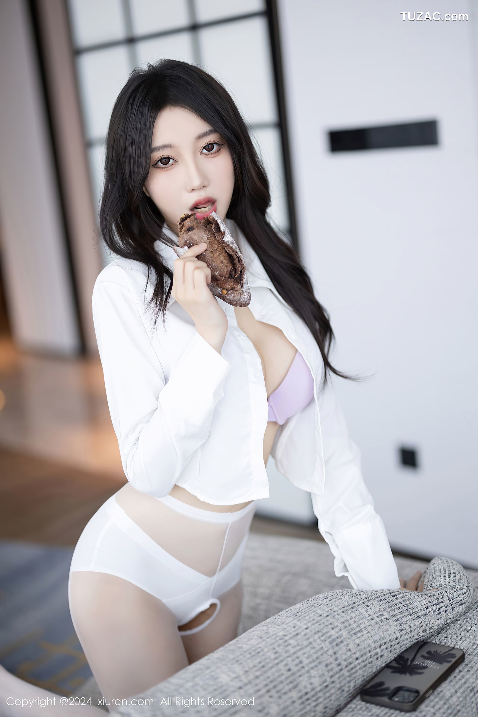XiuRen秀人网-8247-玥儿玥-哈尔滨旅拍-学生装白衬衫黑马甲短裙领带淡紫内衣-2024.03.18